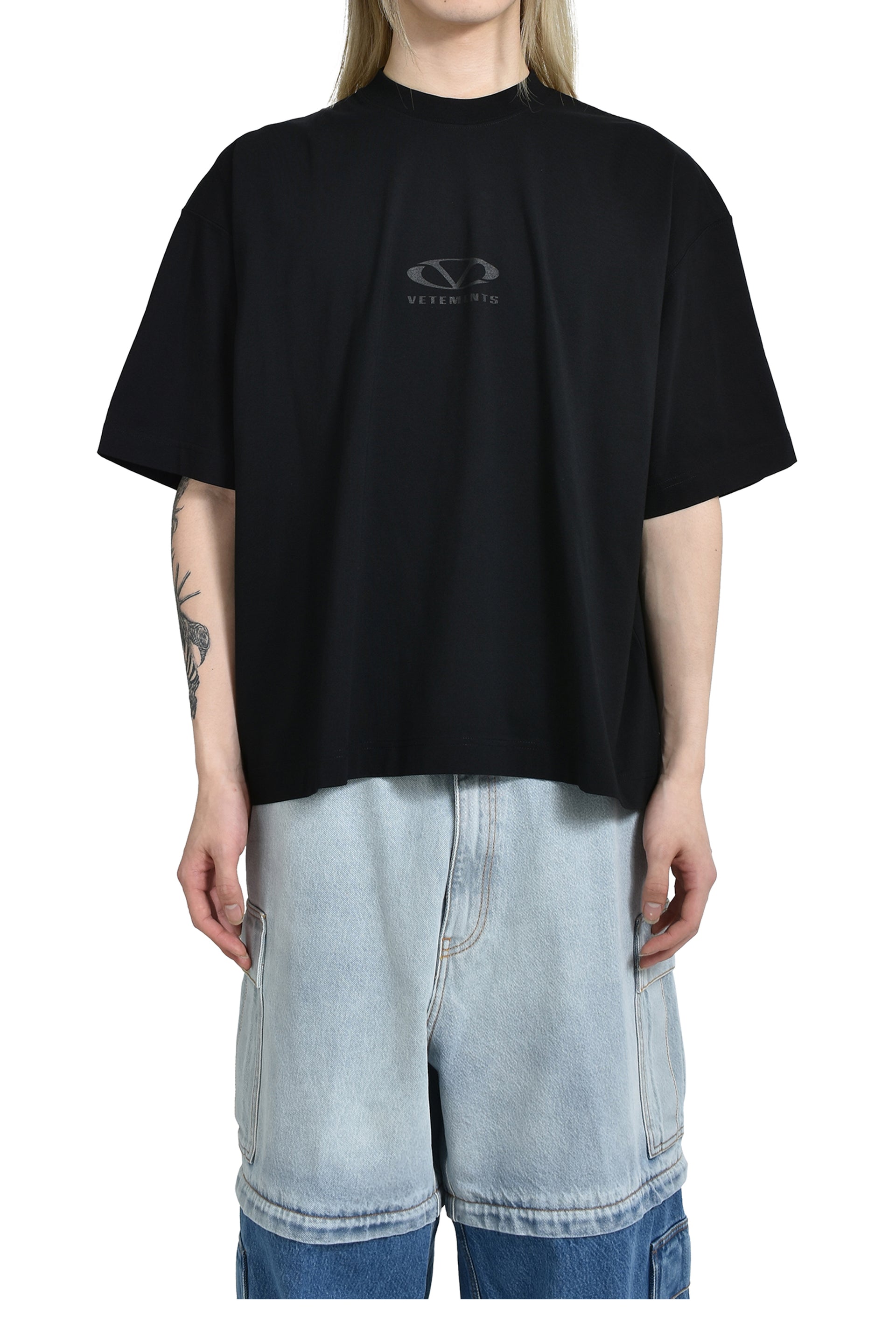 VETEMENTS OVAL LOGO CROPPED BOXY T-SHIRT / BLK BLK
