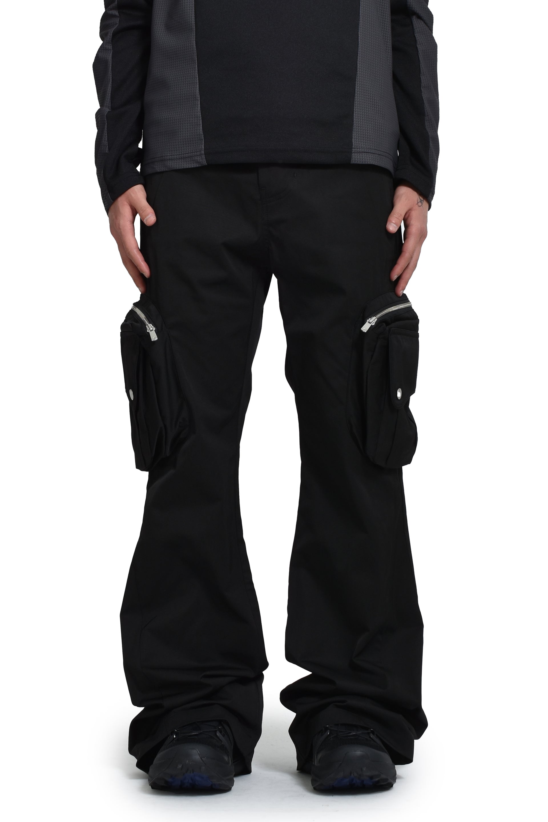 FFFPOSTALSERVICE FLARE CARGO V5 / BLK