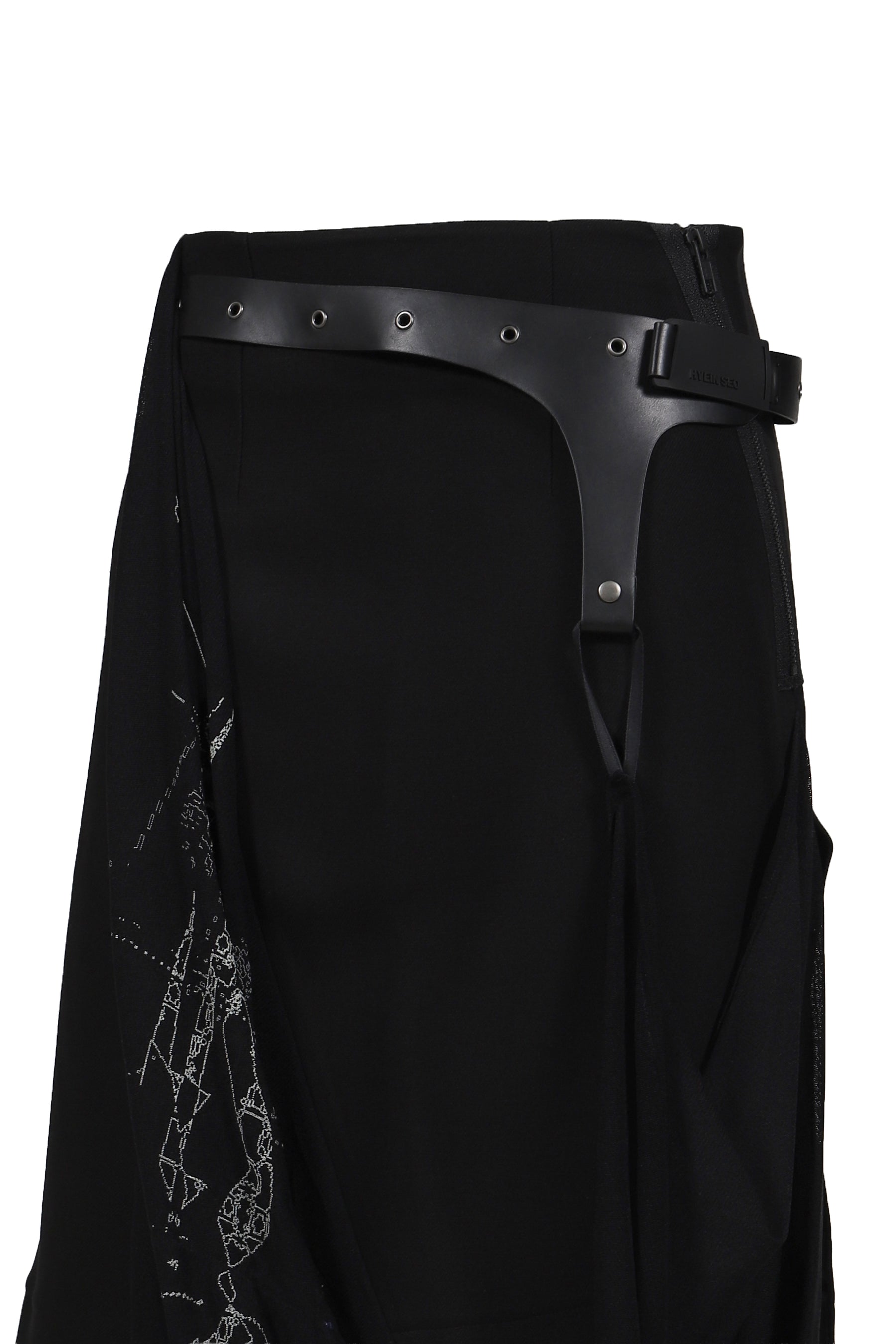 GRAPHIC WRAP SKIRT w/ GARTER BELT / BLK