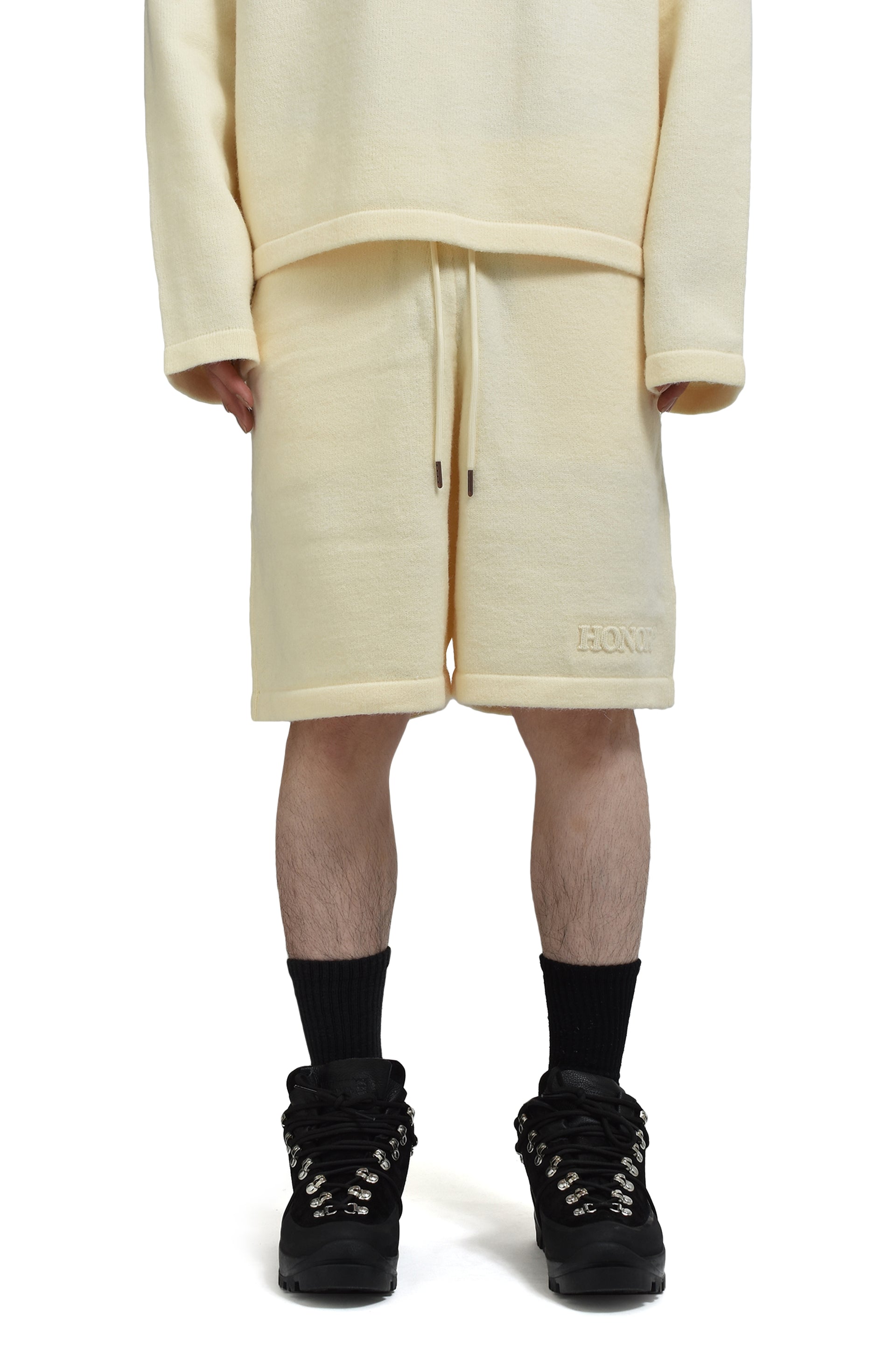 HONOR KNIT SHORT / CRM