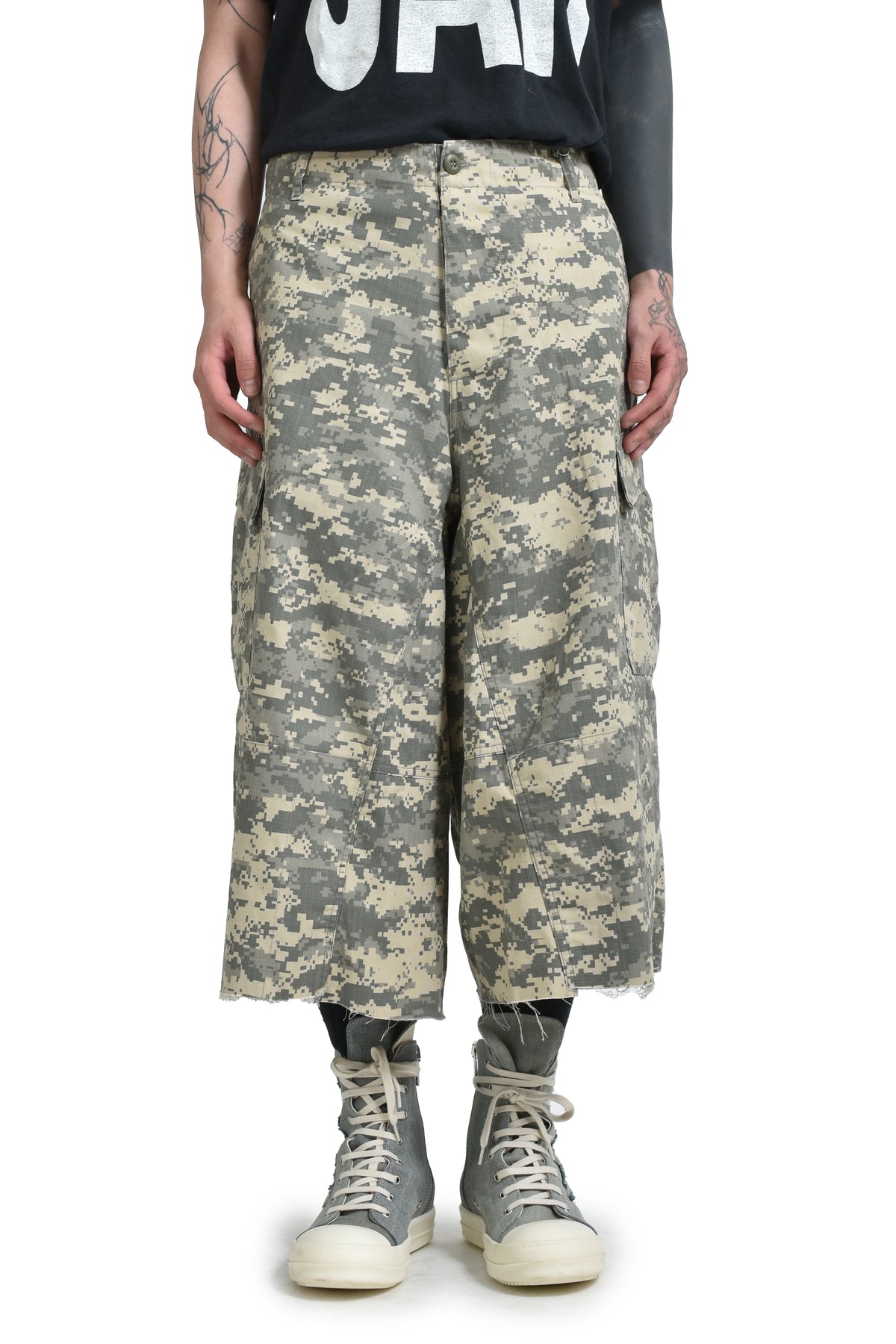 ACU NBHD SHORTS / CAMO