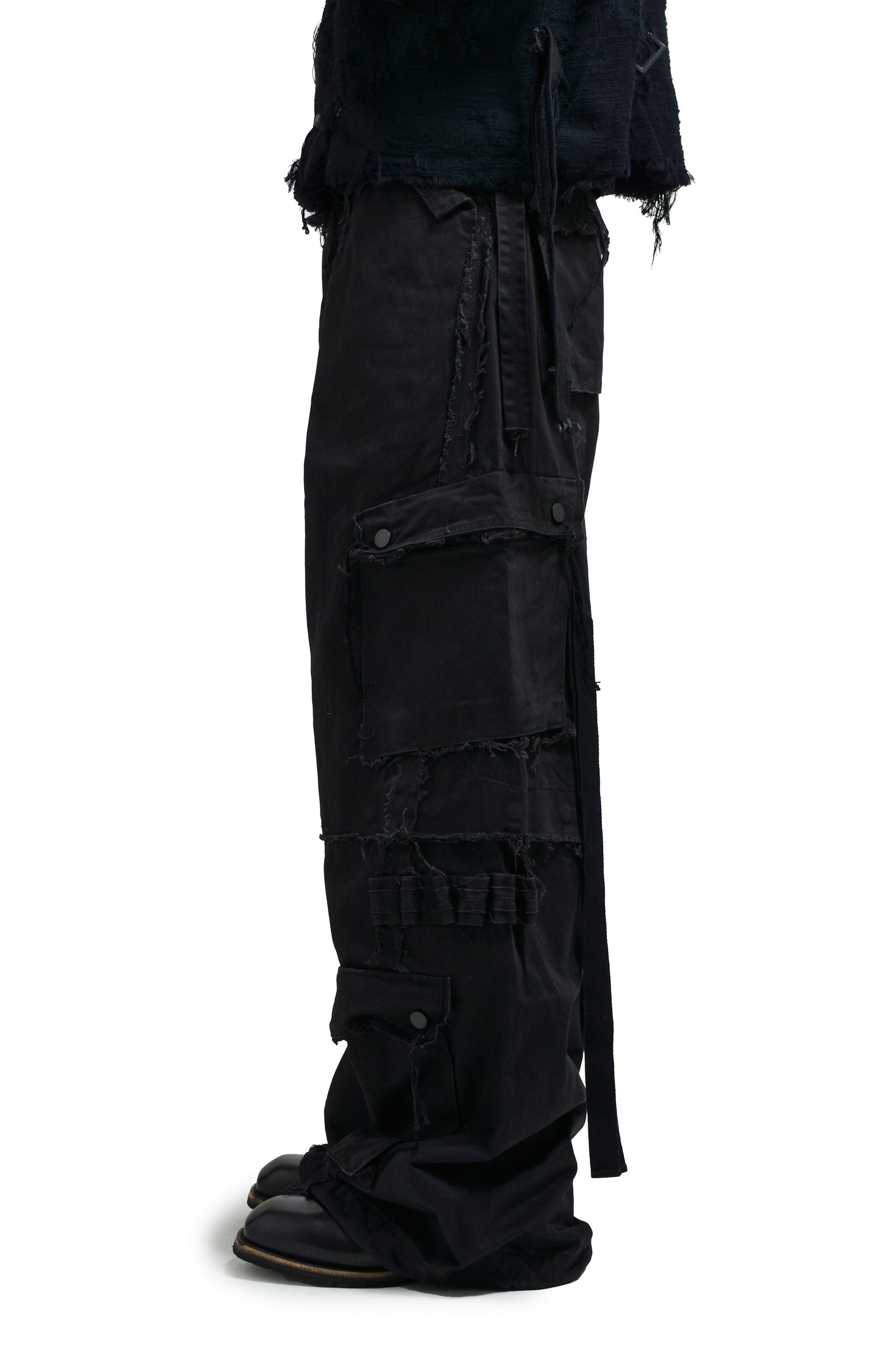 SLASH SEAM TWIST CARGO PANTS / AGED BLK