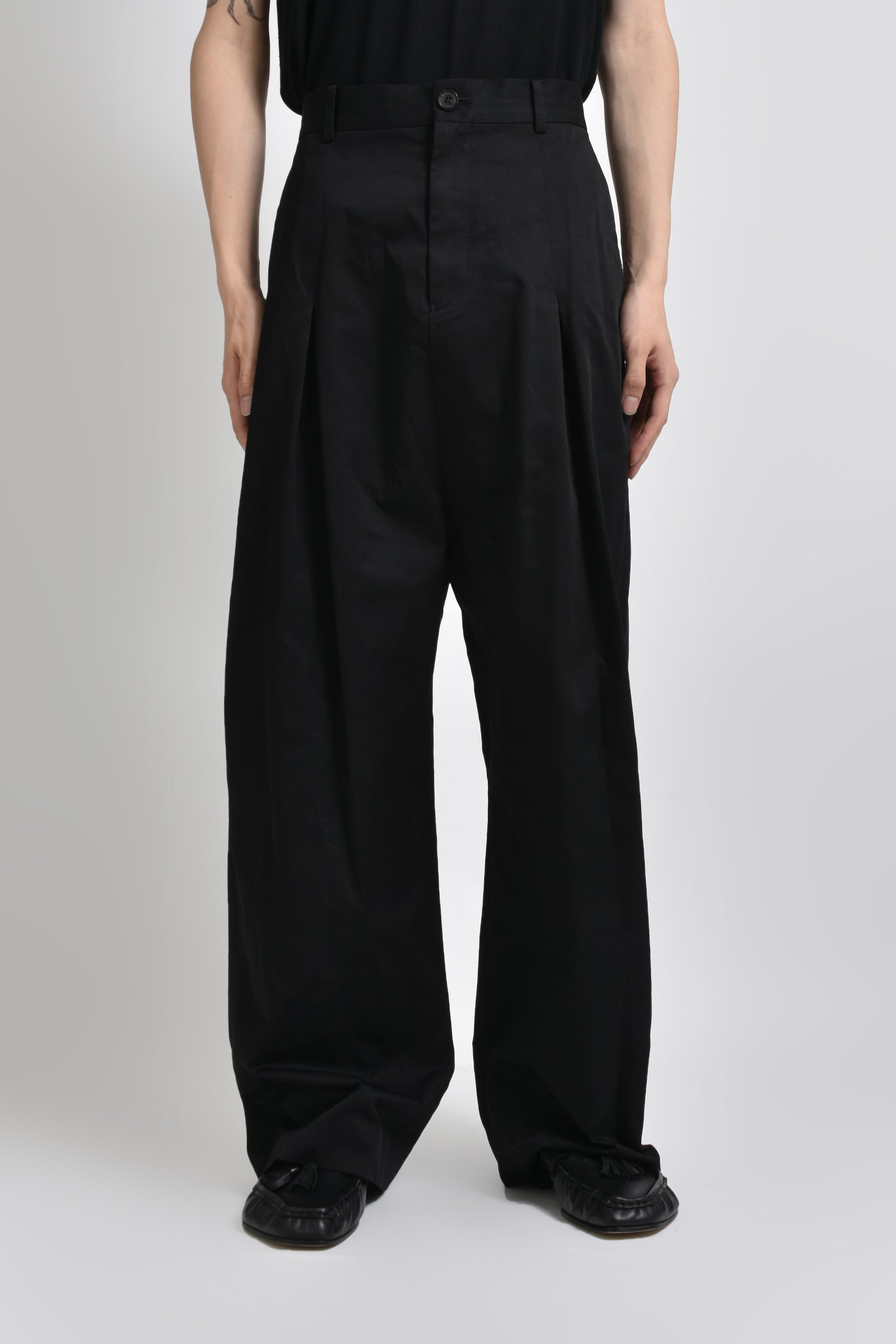 LOW CROTCH TROUSERS / BLK