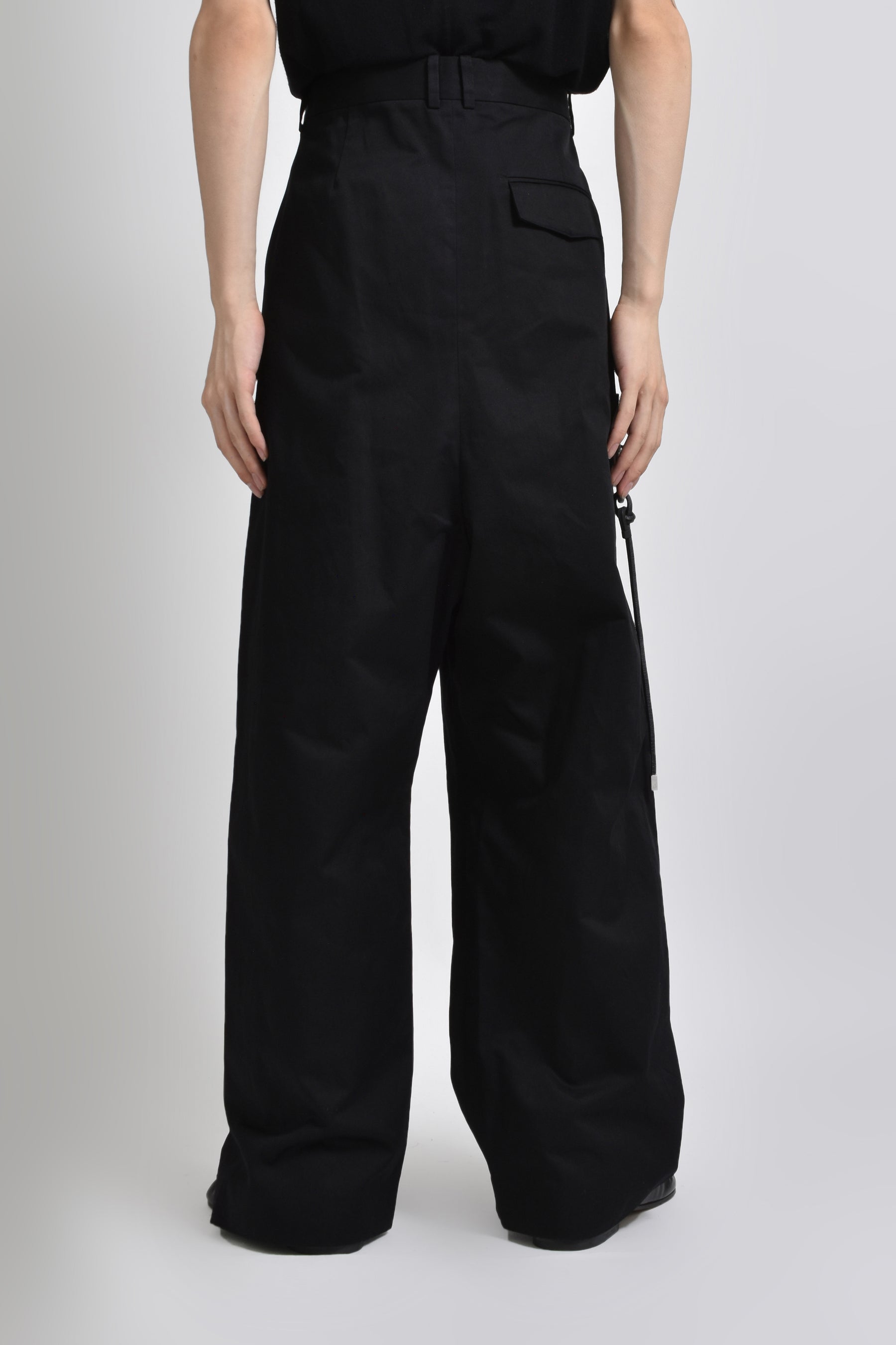 LOW CROTCH TROUSERS / BLK