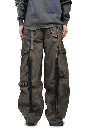 CUT OFF SLASH SEAM TWIST CARGO JEANS / DUST GRY