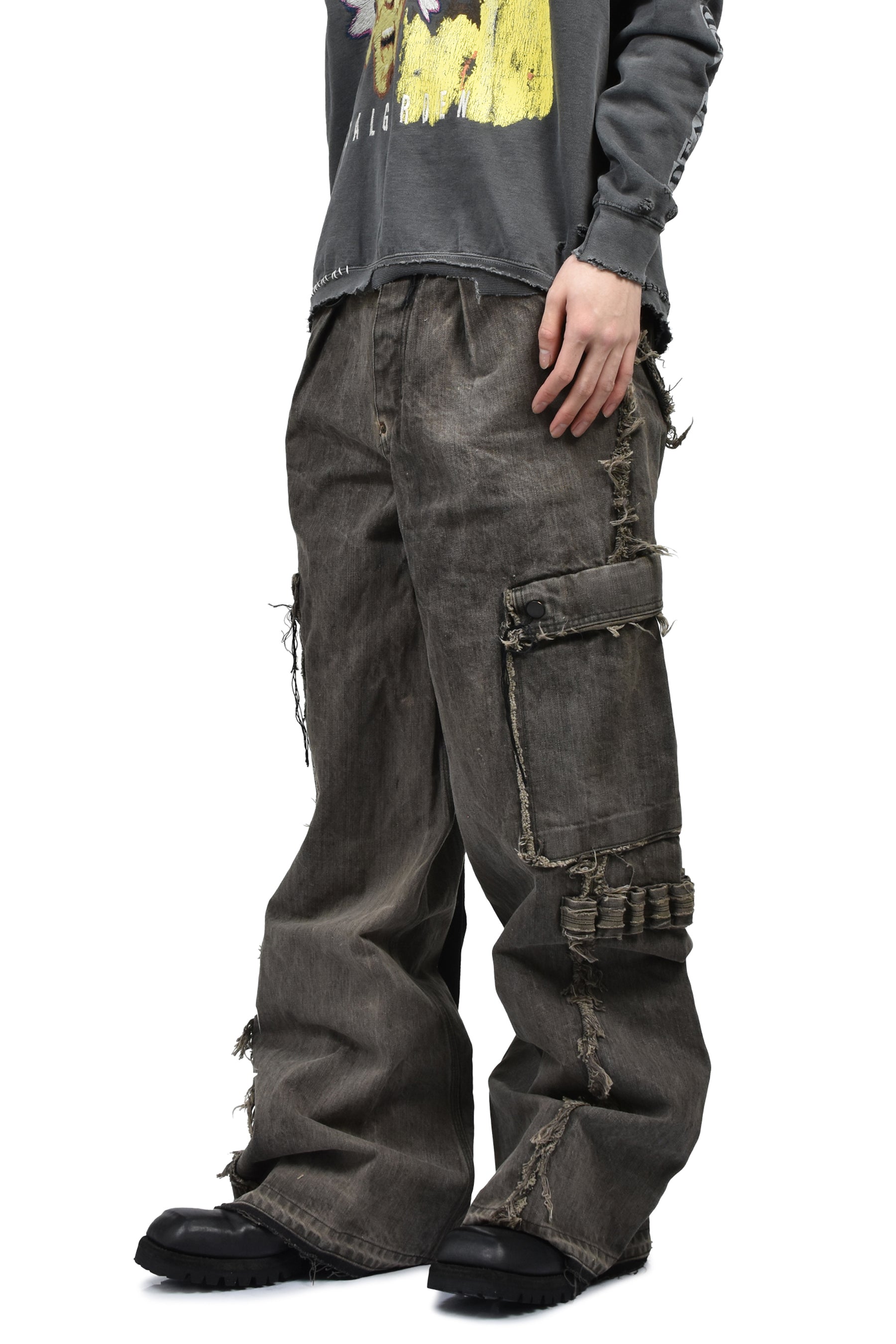 CUT OFF SLASH SEAM TWIST CARGO JEANS / DUST GRY