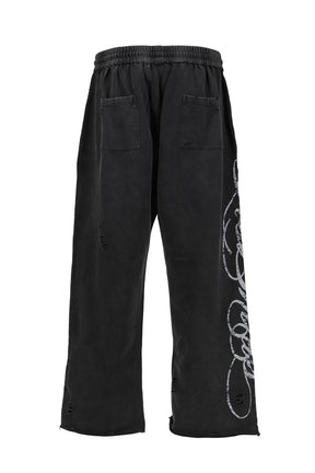 DISTRESSED SCRIPT SWEATPANT / BLK