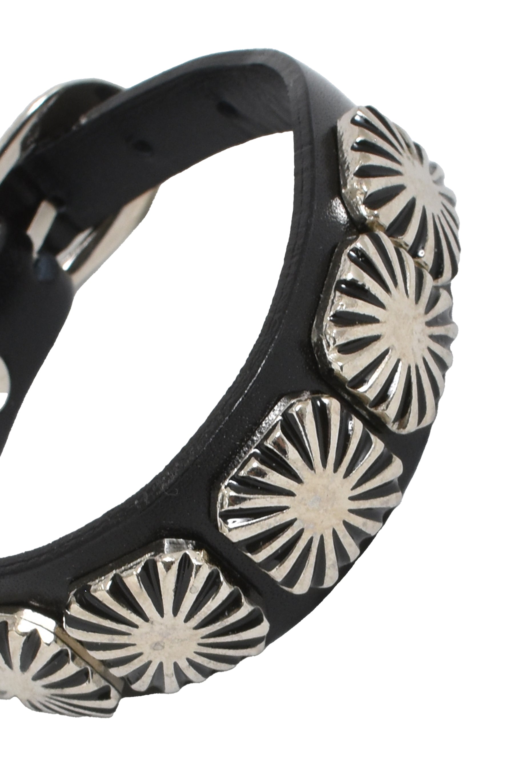 CONCHO LEATHER BANGLE / BLK