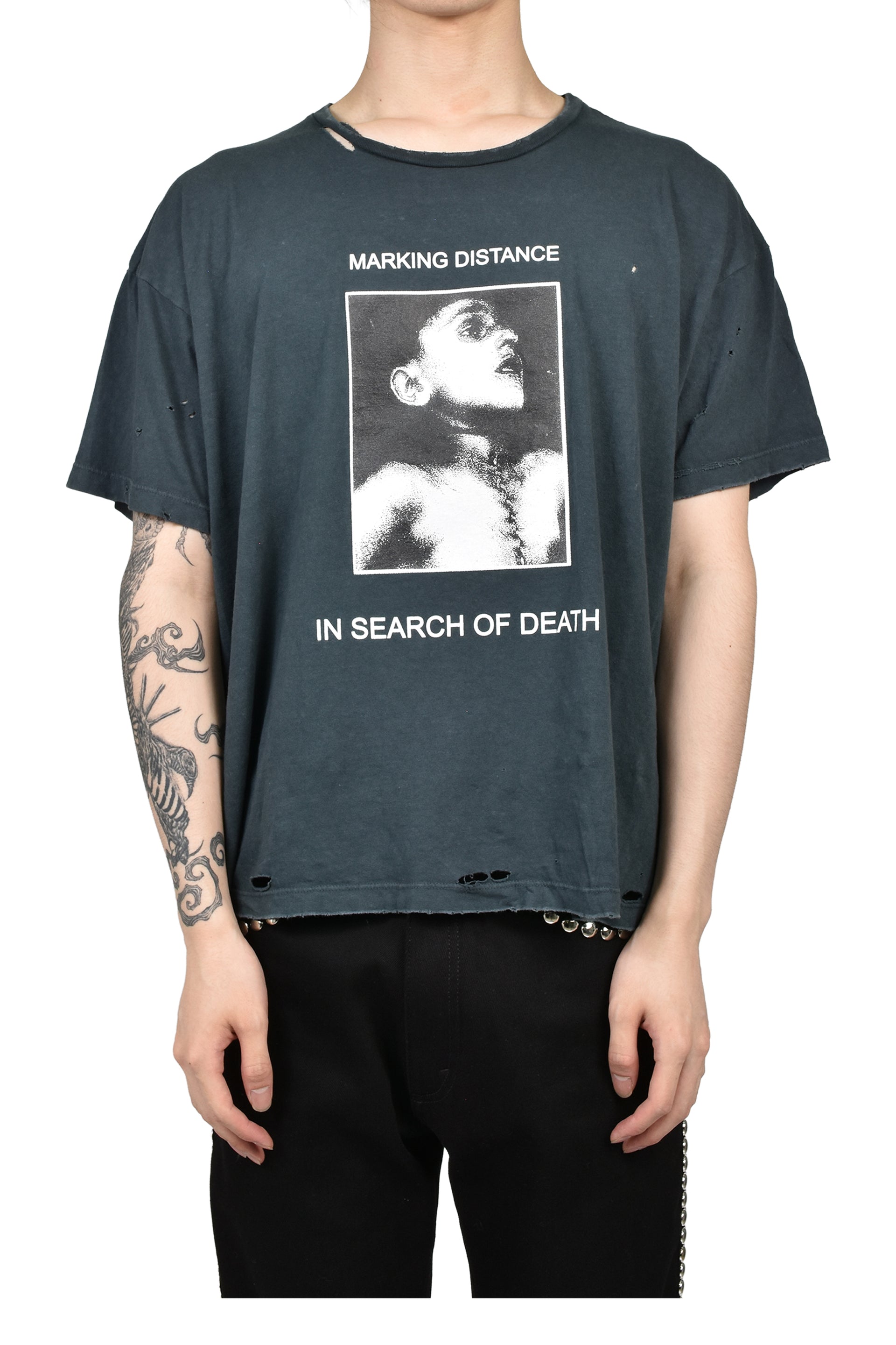 DISTRESSED ATRAX TEE / ASH BLK