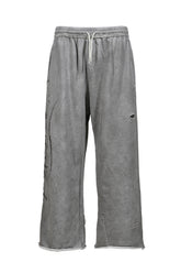 DISTRESSED SCRIPT SWEATPANT / GRY