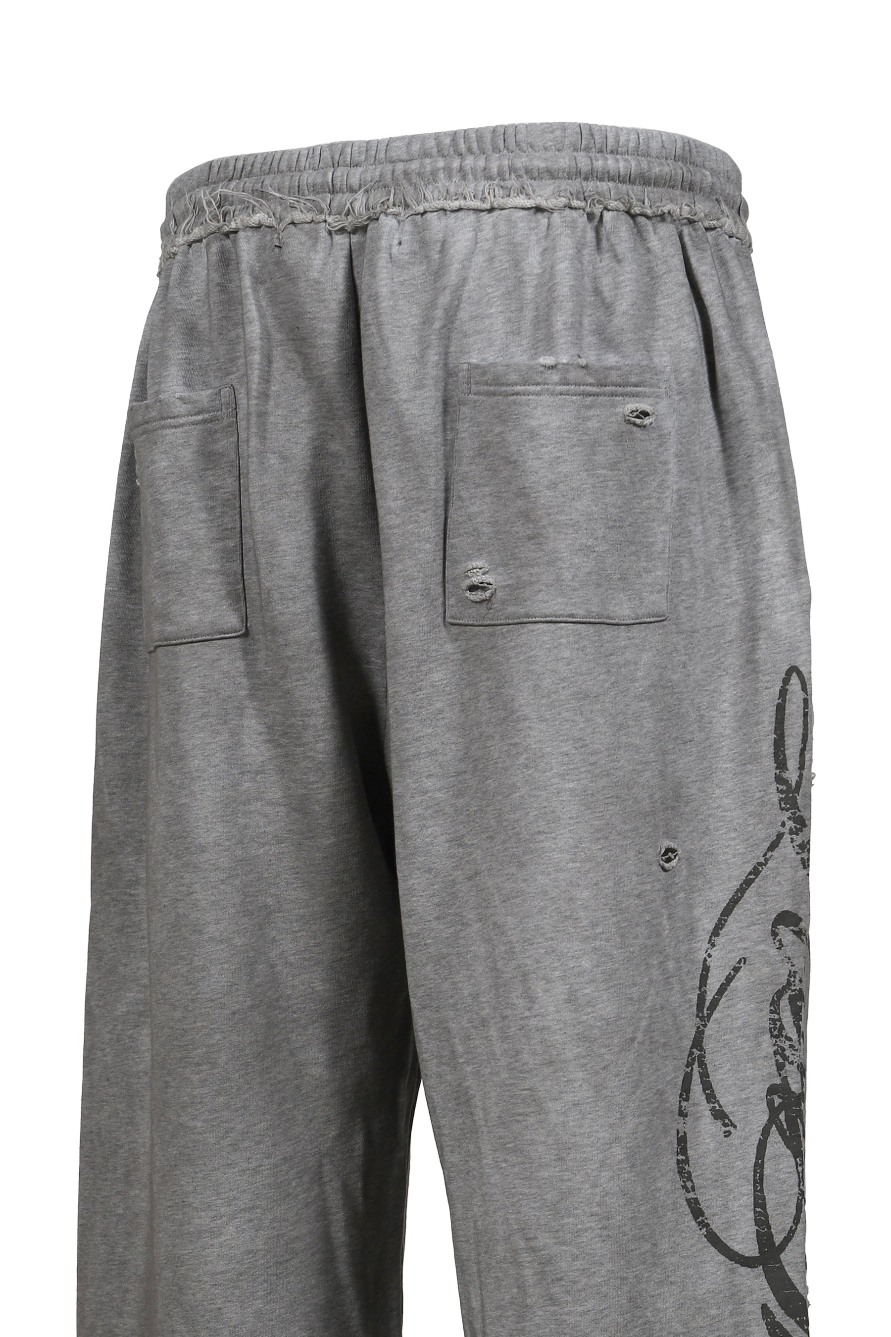 DISTRESSED SCRIPT SWEATPANT / GRY