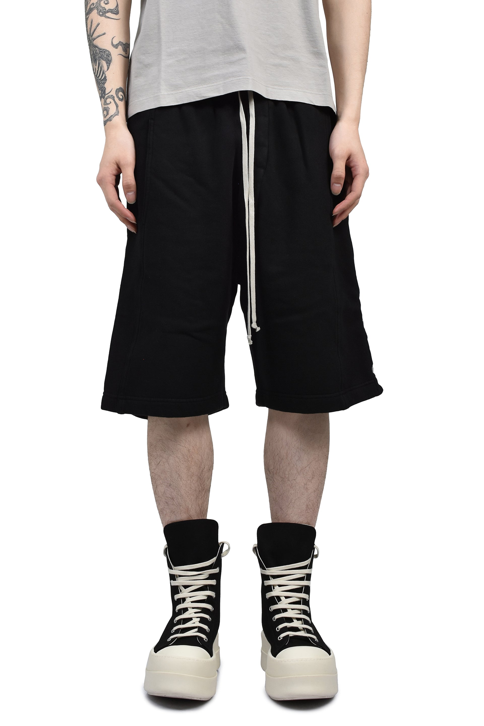 WIDE PUSHER SHORTS / BLK