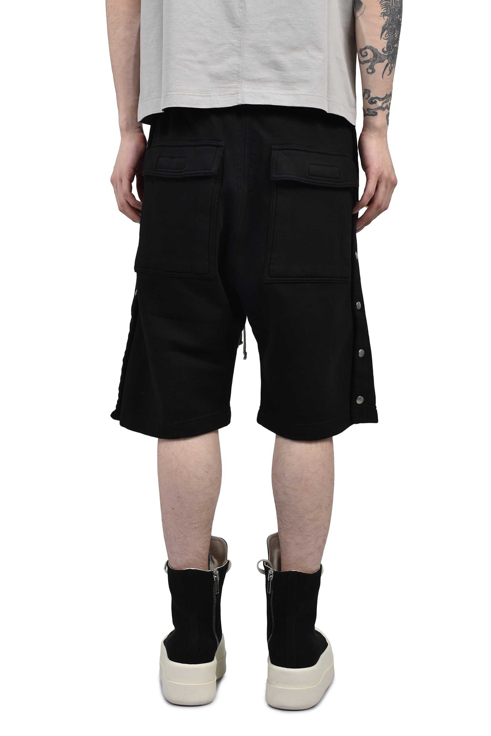 WIDE PUSHER SHORTS / BLK