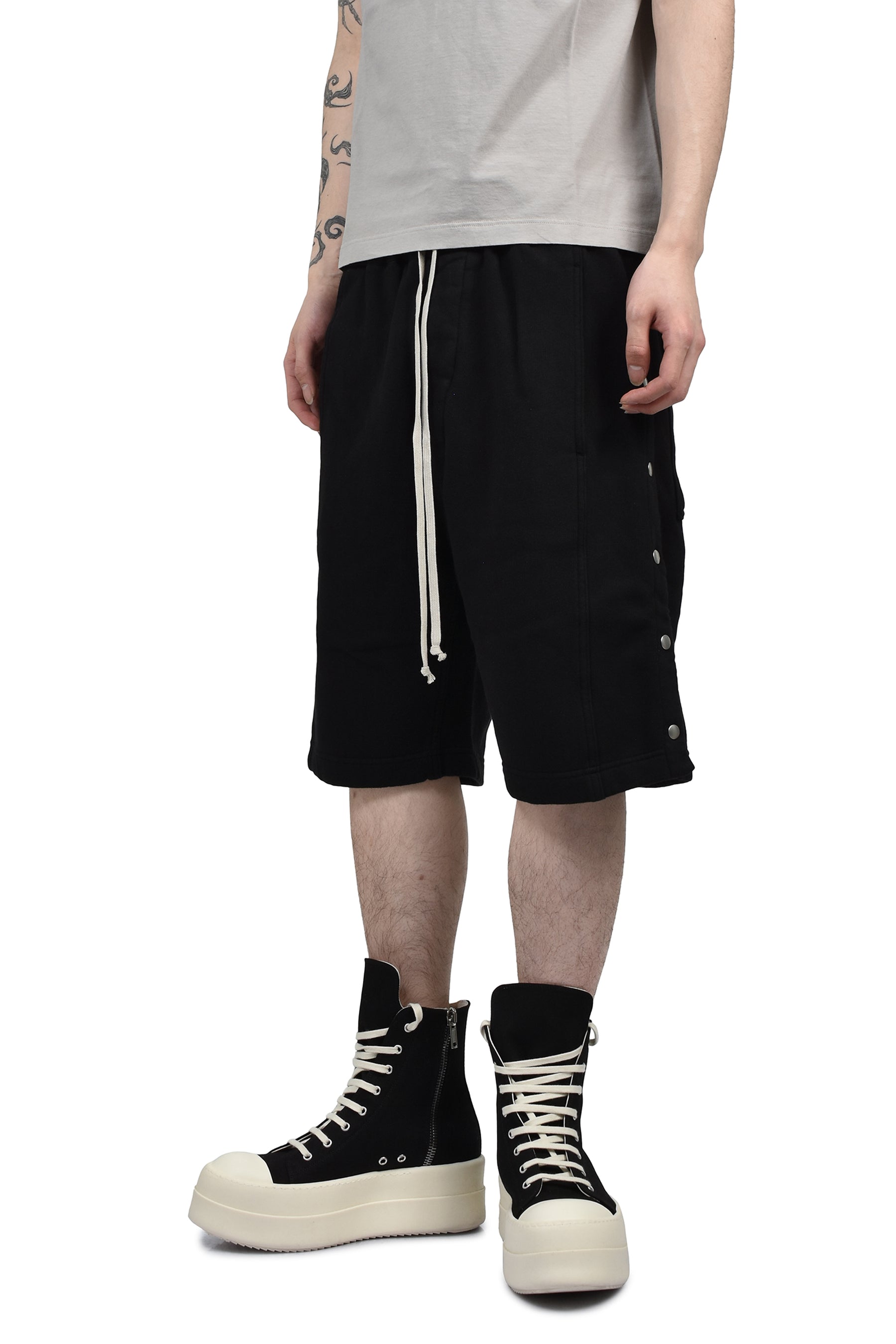 WIDE PUSHER SHORTS / BLK