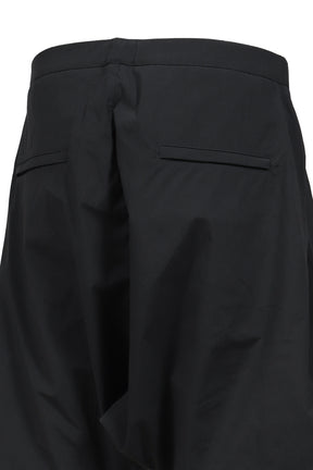 WIDE SHAPED SKIRT / BLK