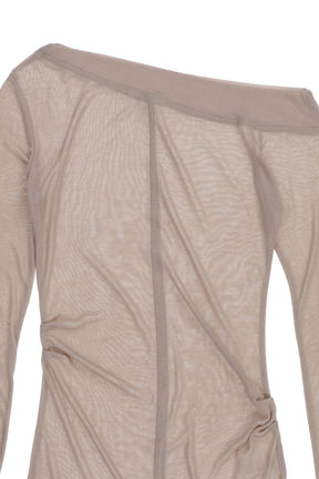 SLICK OFF SHOULDER T / BEI