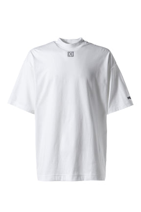 MOCK NECK EMBROIDERED TEE / WHT