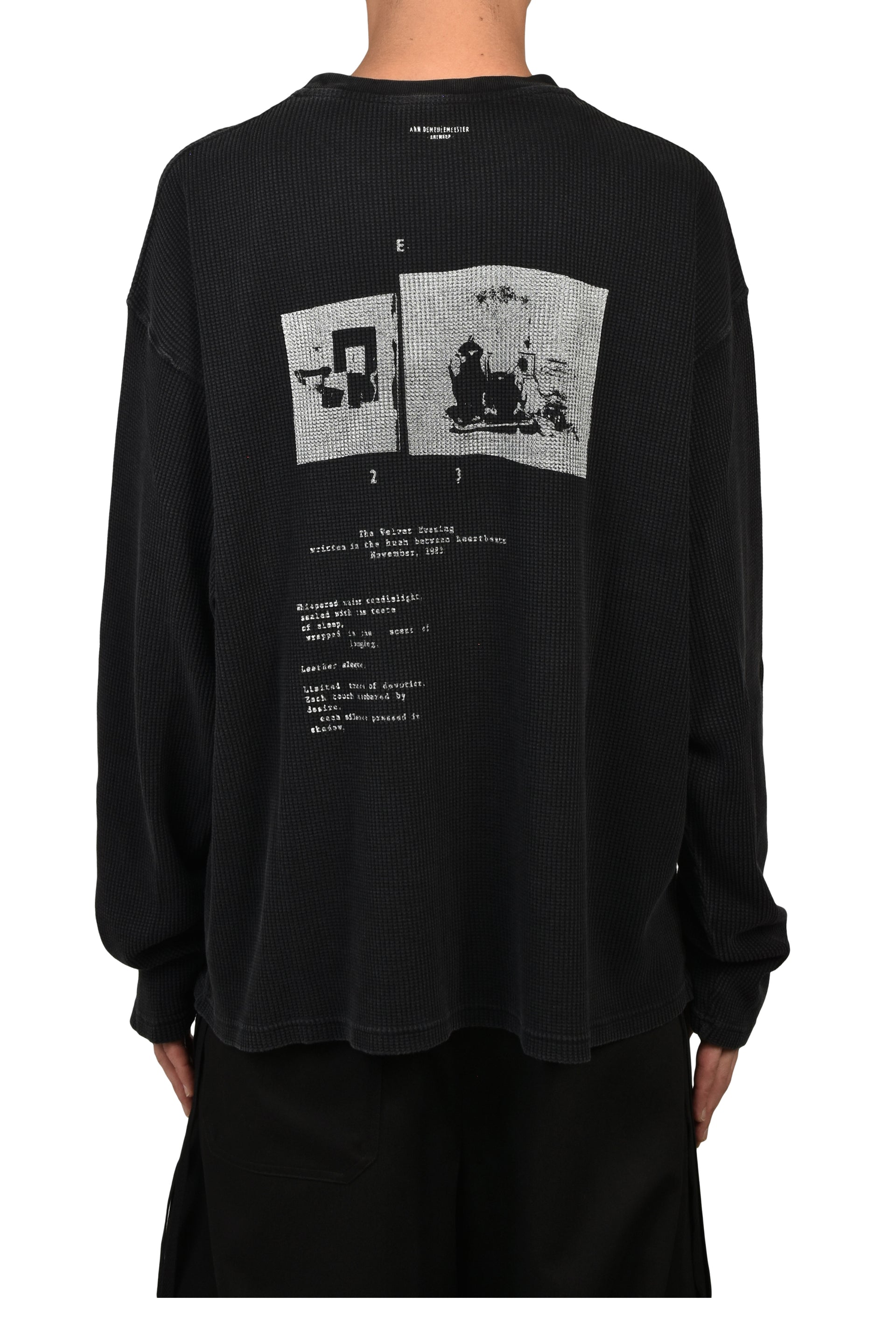 EMIL RELAX FIT BOXY T-SHIRT WITH "THE VELVET EVENING" PRINT / BLK