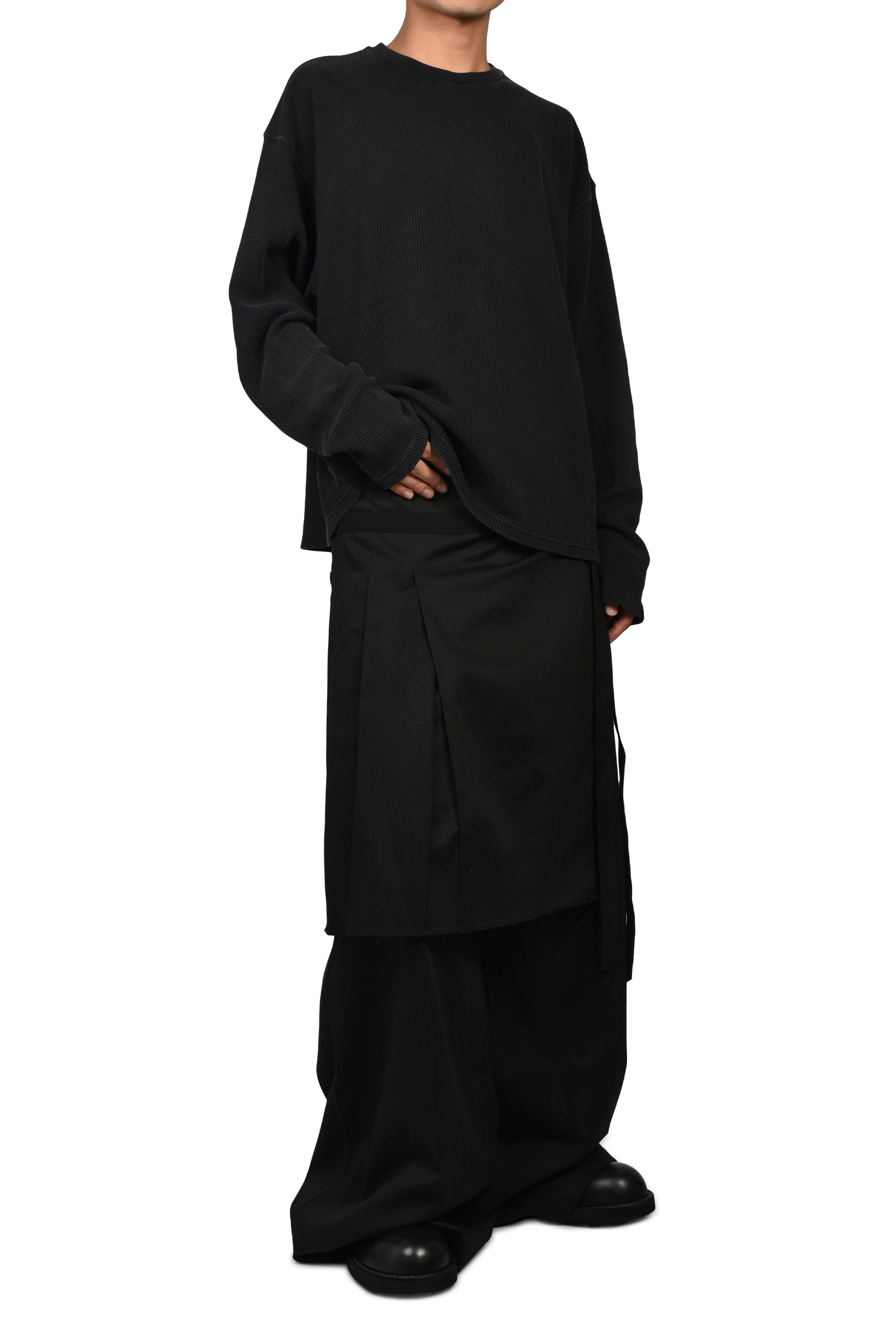 EMIL RELAX FIT BOXY T-SHIRT WITH "THE VELVET EVENING" PRINT / BLK