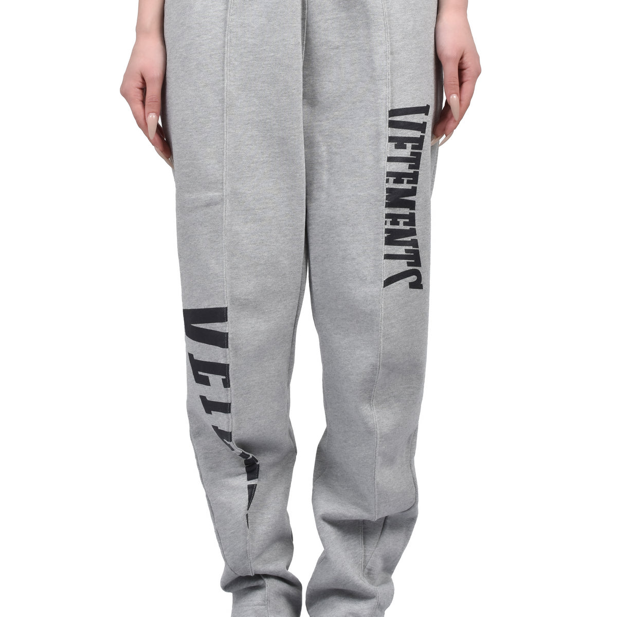 VETEMENTS ヴェトモン SS26 CUT-UP LOGO SWEATPANTS / GRY MELANGE 