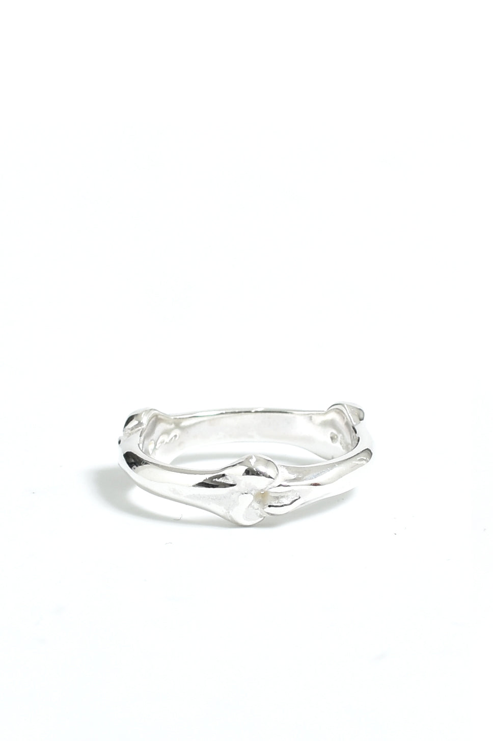 BONE SHAPED BAND RING. / SIL