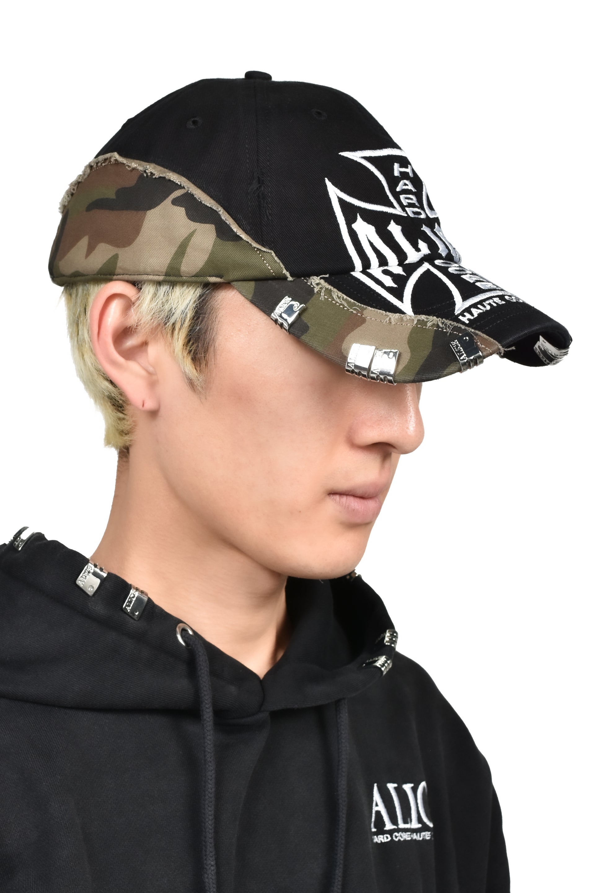CAMO SPLIT MOTO COUTURE CAP (EXCLUSIVE) / BLK CAMO