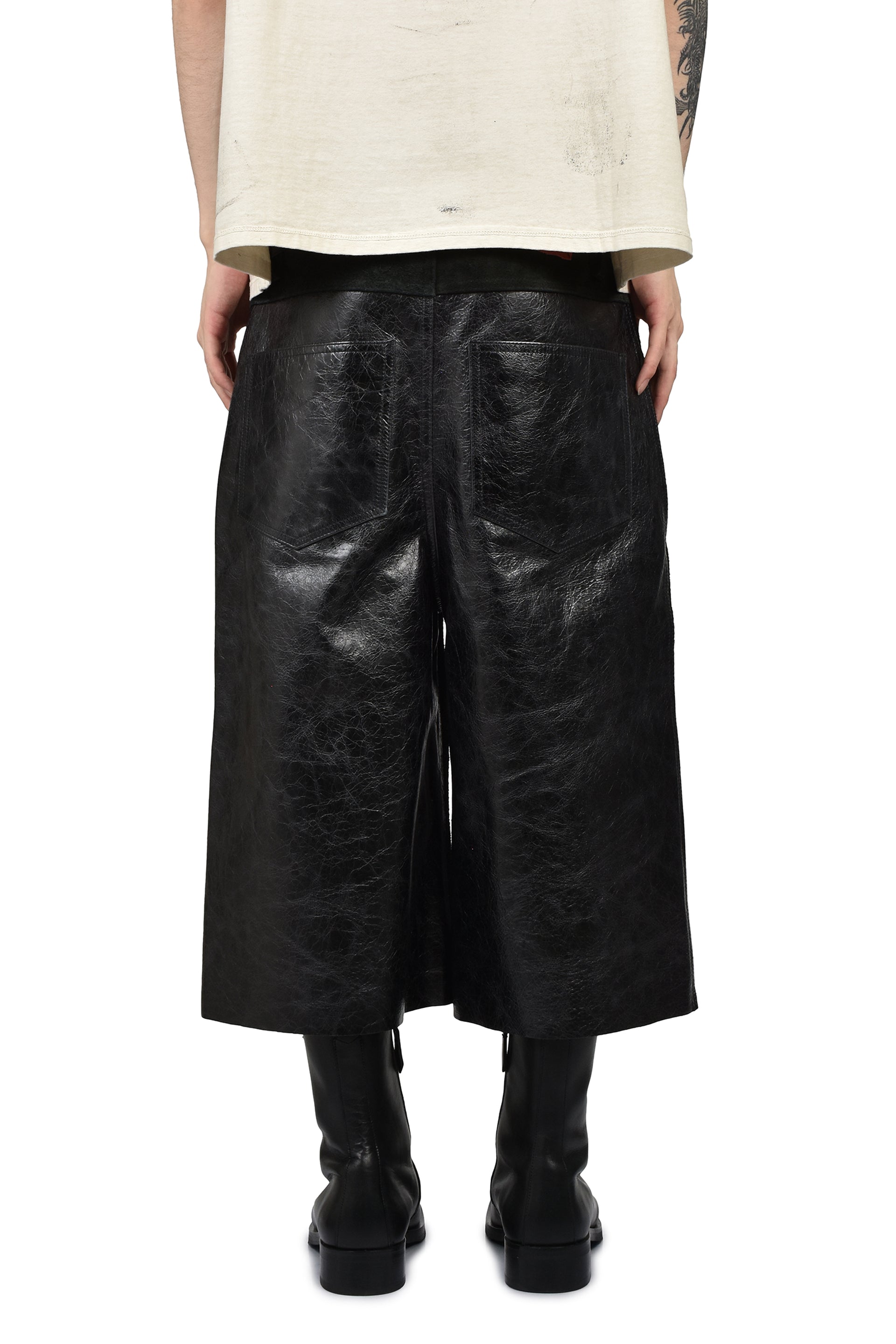 LEATHER CHOPPER SHORTS / BLK