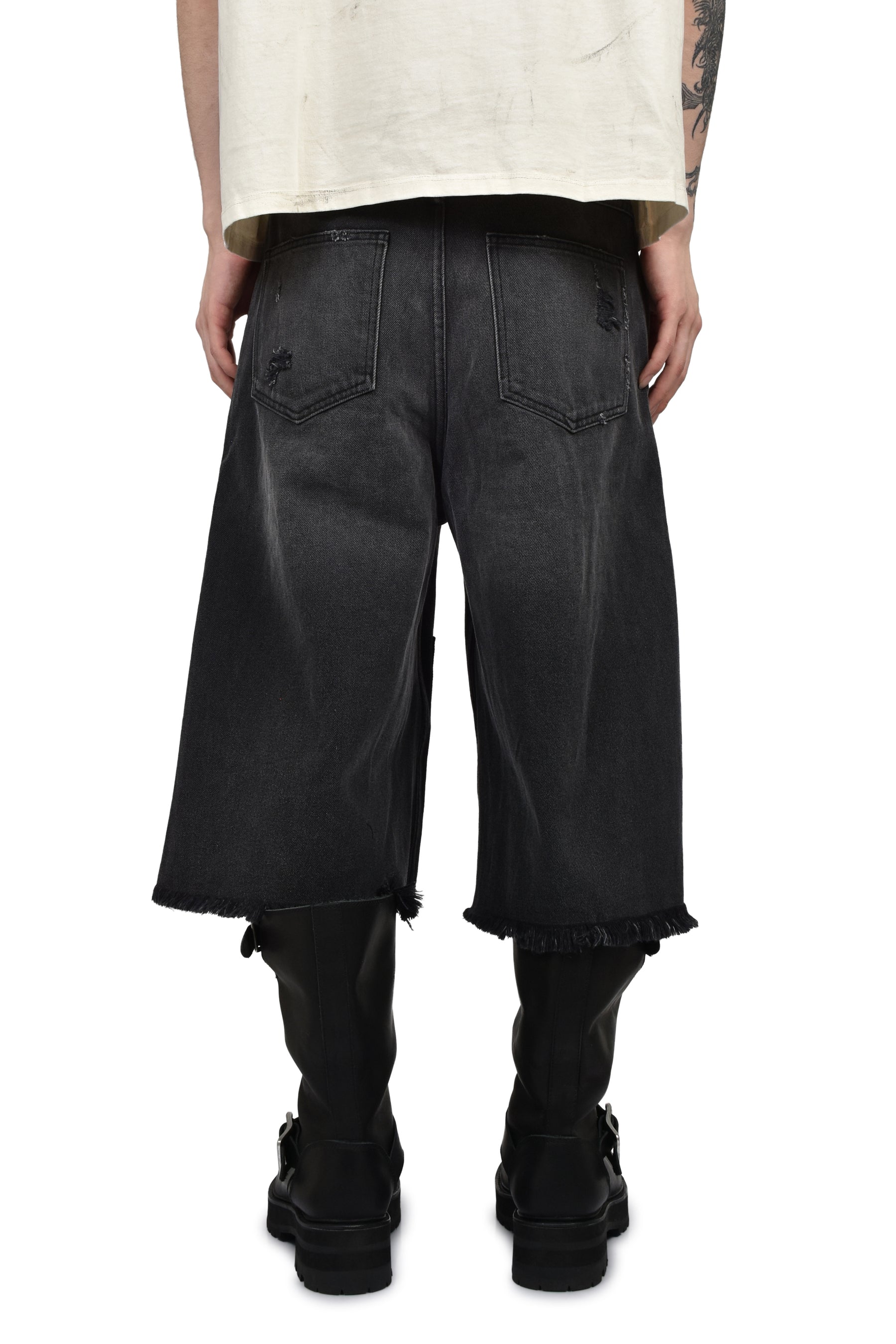 STUDDED CHOPPER SHORTS / BLACK