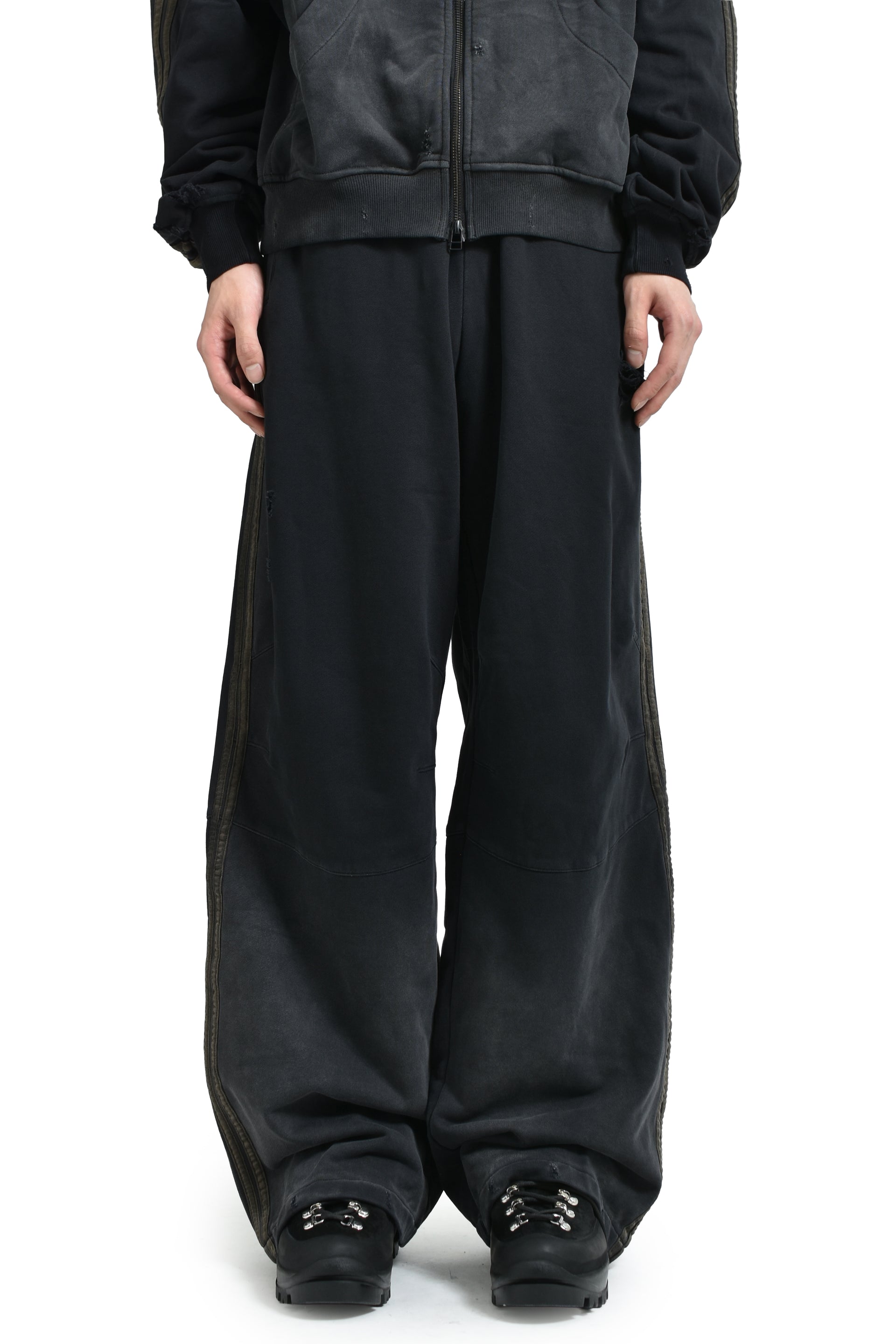 ONIZUKA TRACK PANTS / BLK