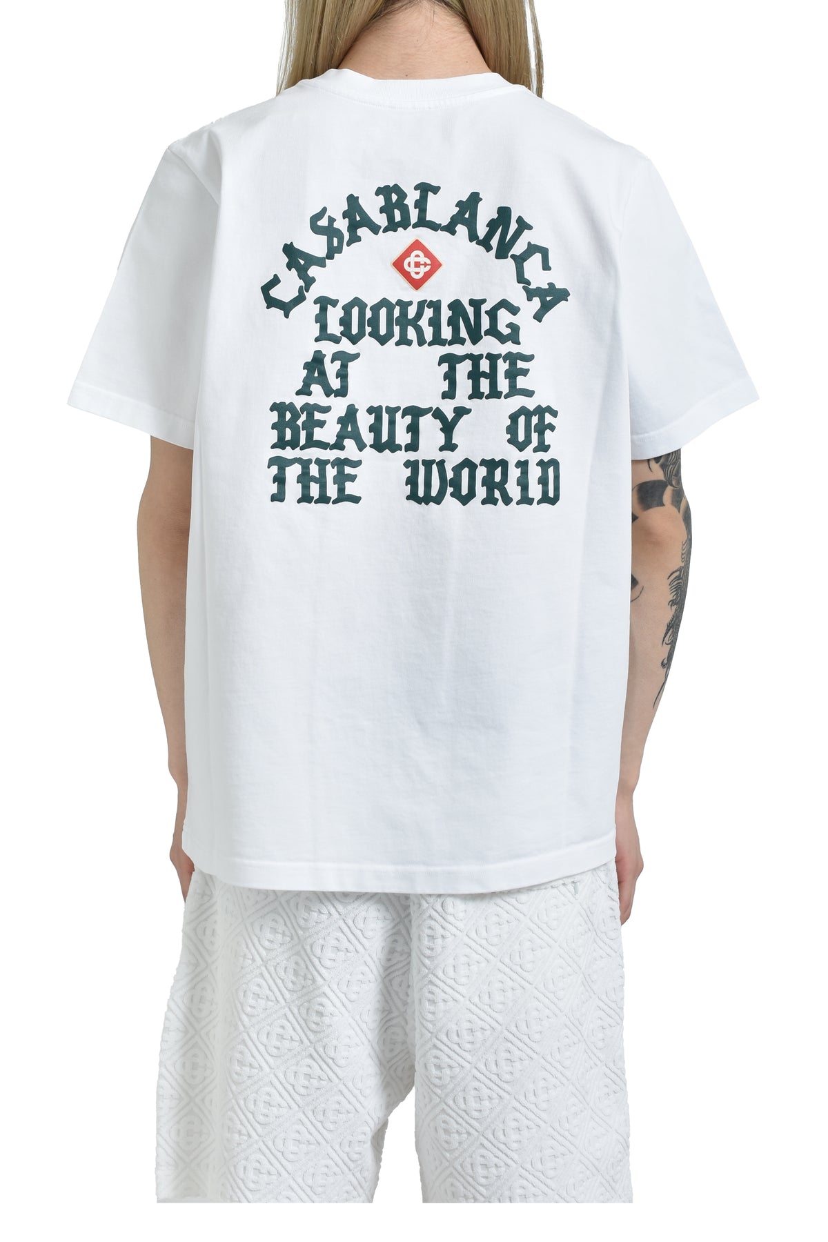 LOOKING AT THE BEAUTY OF THE WORLD PRINTED T-SHIRT / WHT