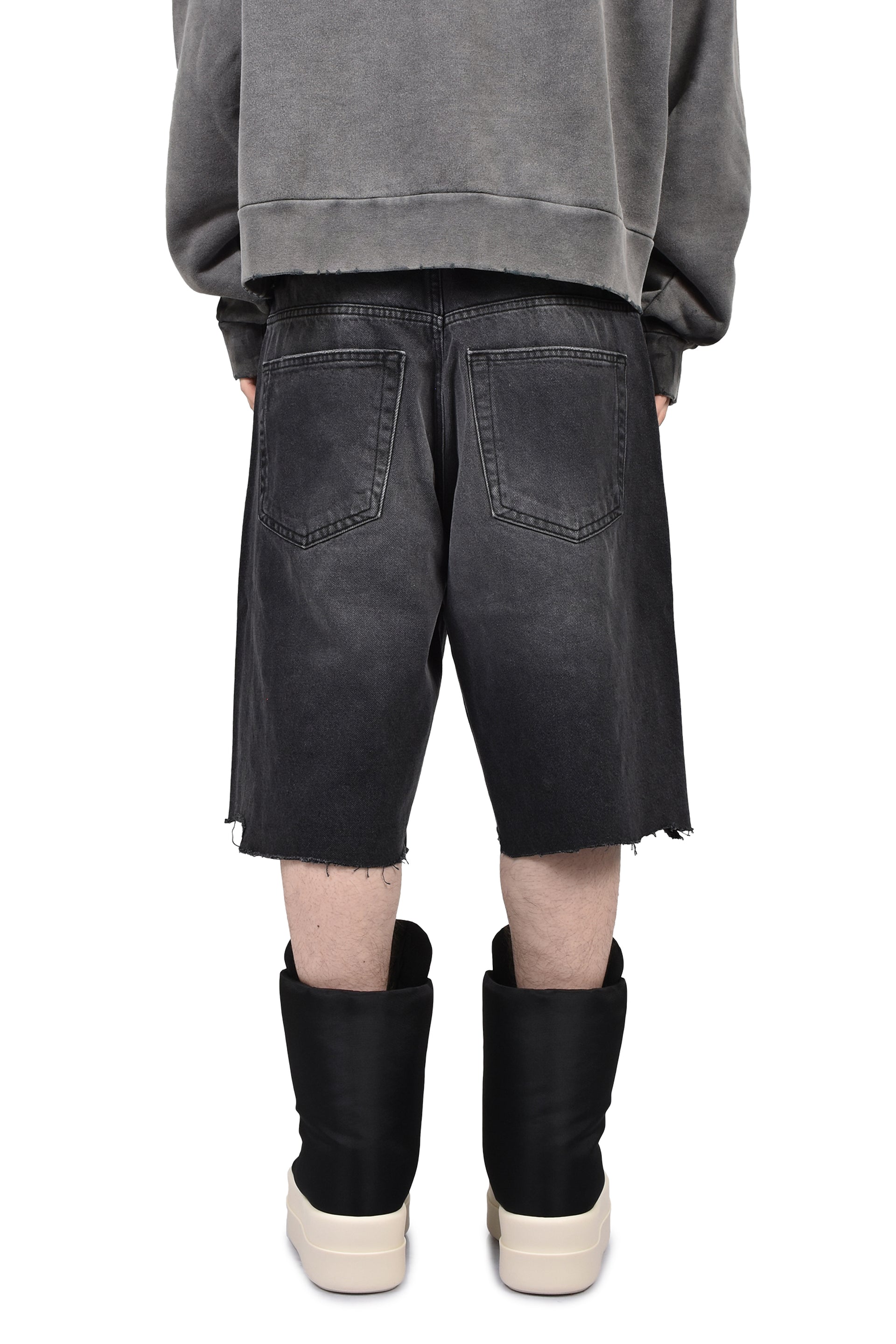 CROSS PIN BAGGY JEANS SHORTS / WASHED BLK