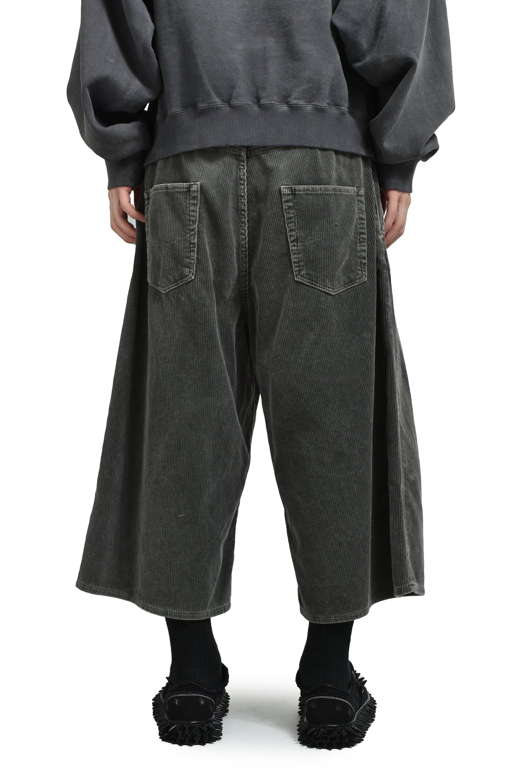 BONE APPLIQUE CORDUROY CROPPED PANTS / GRY