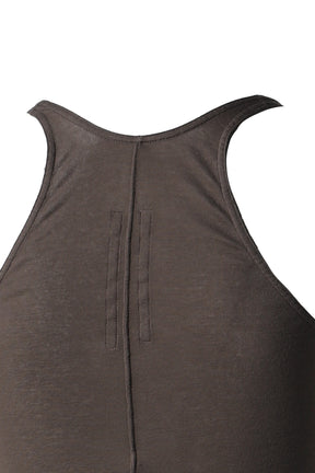 BASIC TANK CROPPED / DUST