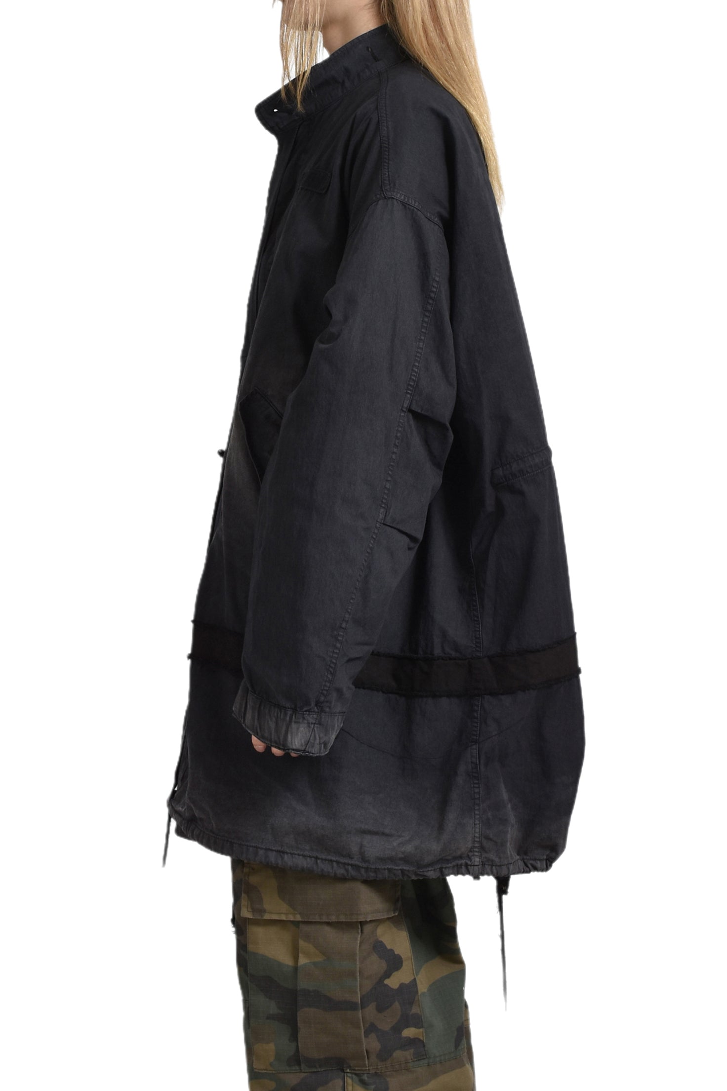 BONDAGE CROSS FISHTAIL PARKA / BLK