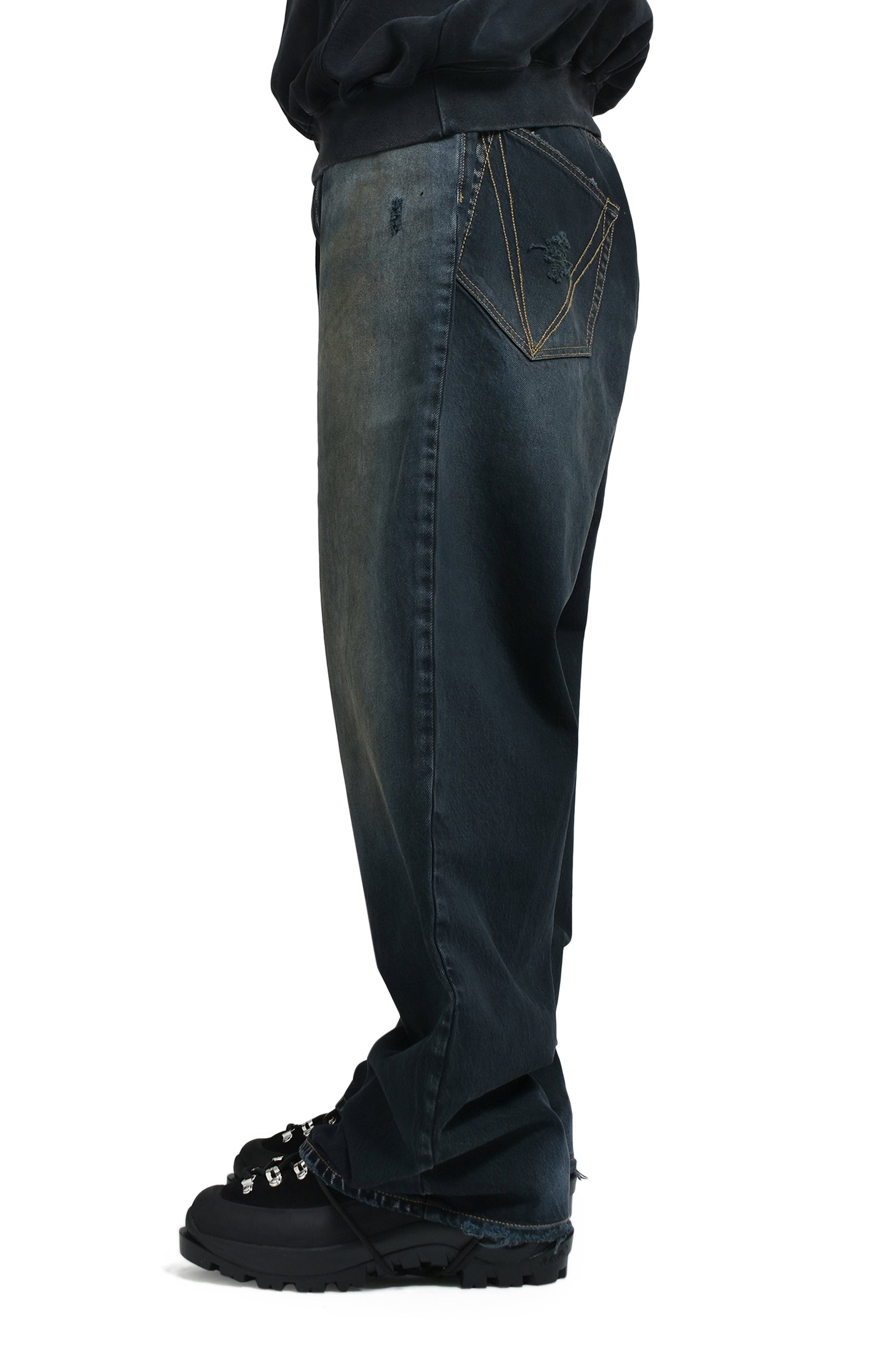 DISTRESSED BAGGY JEANS / BLKOUT