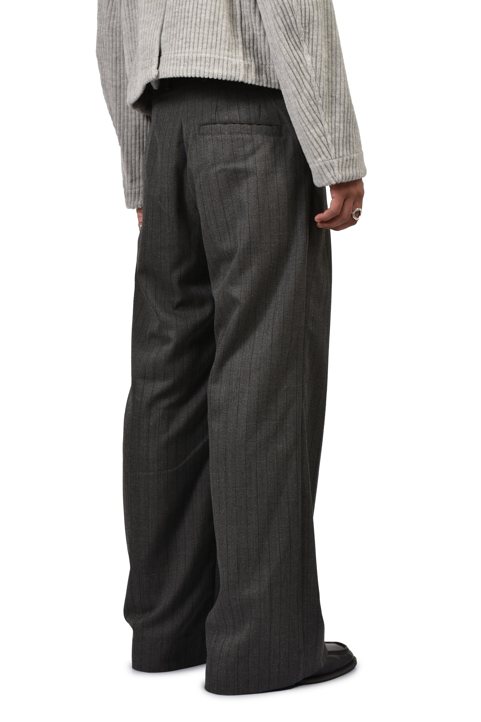 INVERTED PLEATS WIDE TROUSERS / CHA BLK
