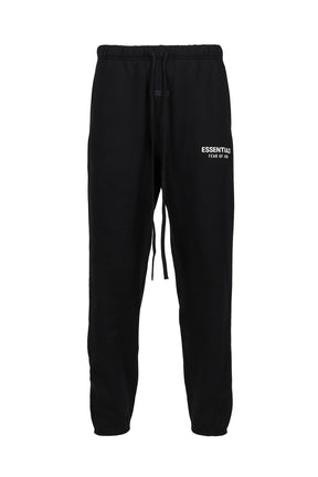 ESSENTIALS CLASSIC FIT FLEECE SWEATPANT / JET BLK