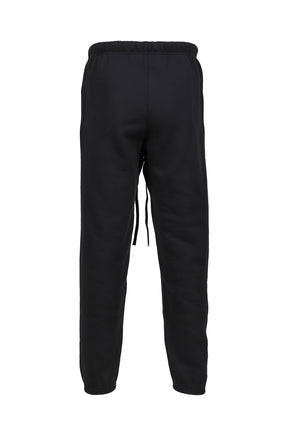 ESSENTIALS CLASSIC FIT FLEECE SWEATPANT / JET BLK