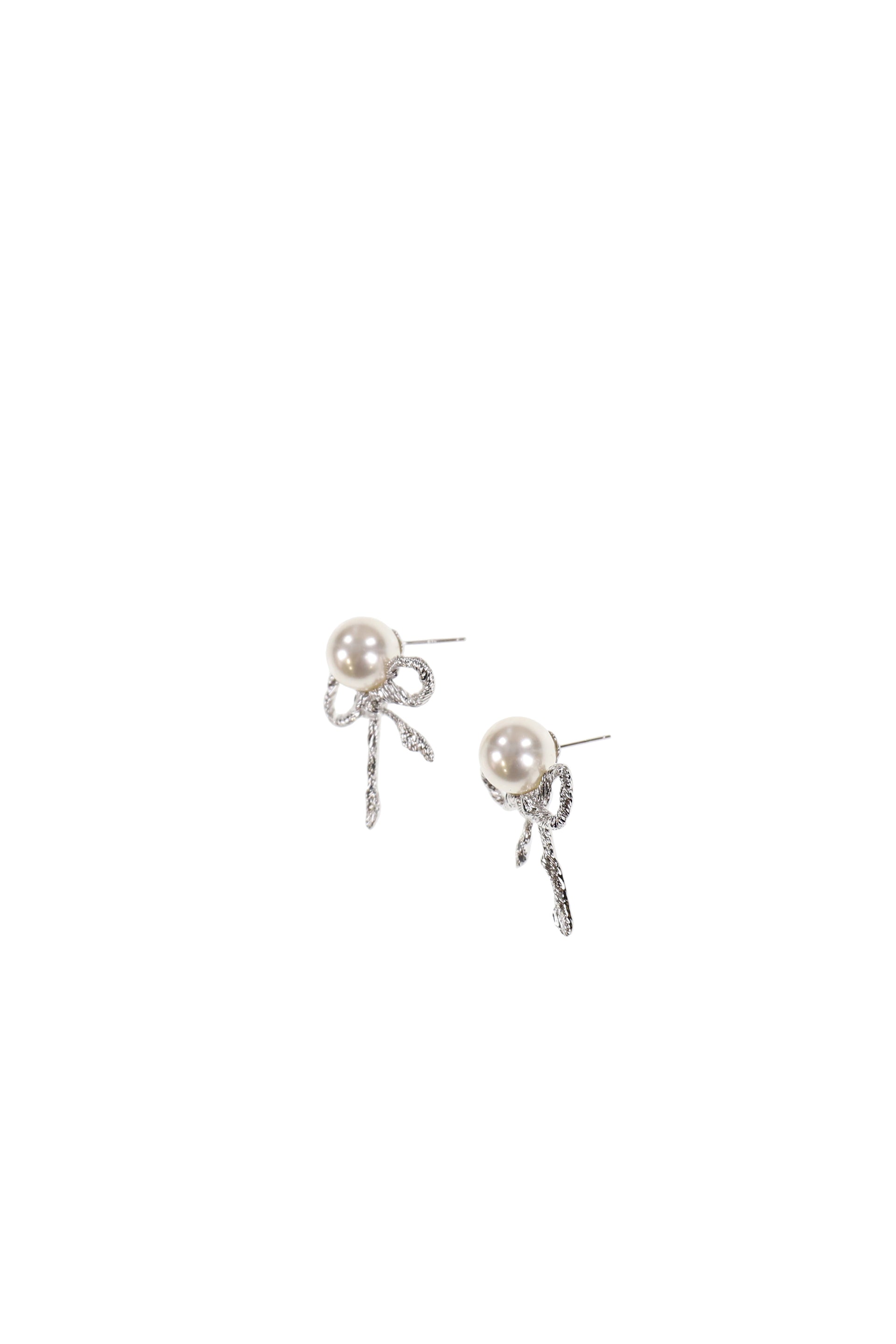 TWISTED ROPE BOW PEARL EARRING(PAIR) / SIL
