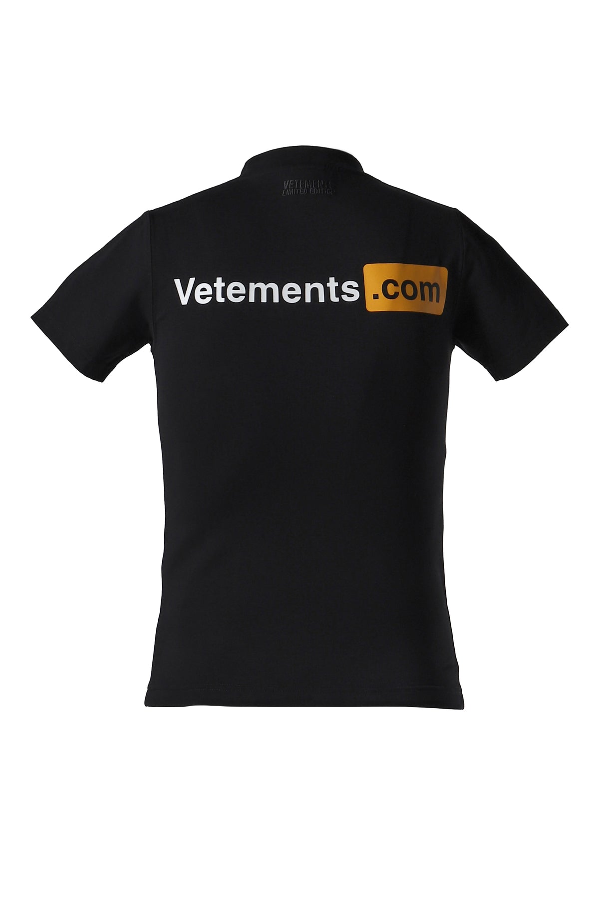 VETEMENTS.COM FITTED UNISEX T-SHIRT / BLK