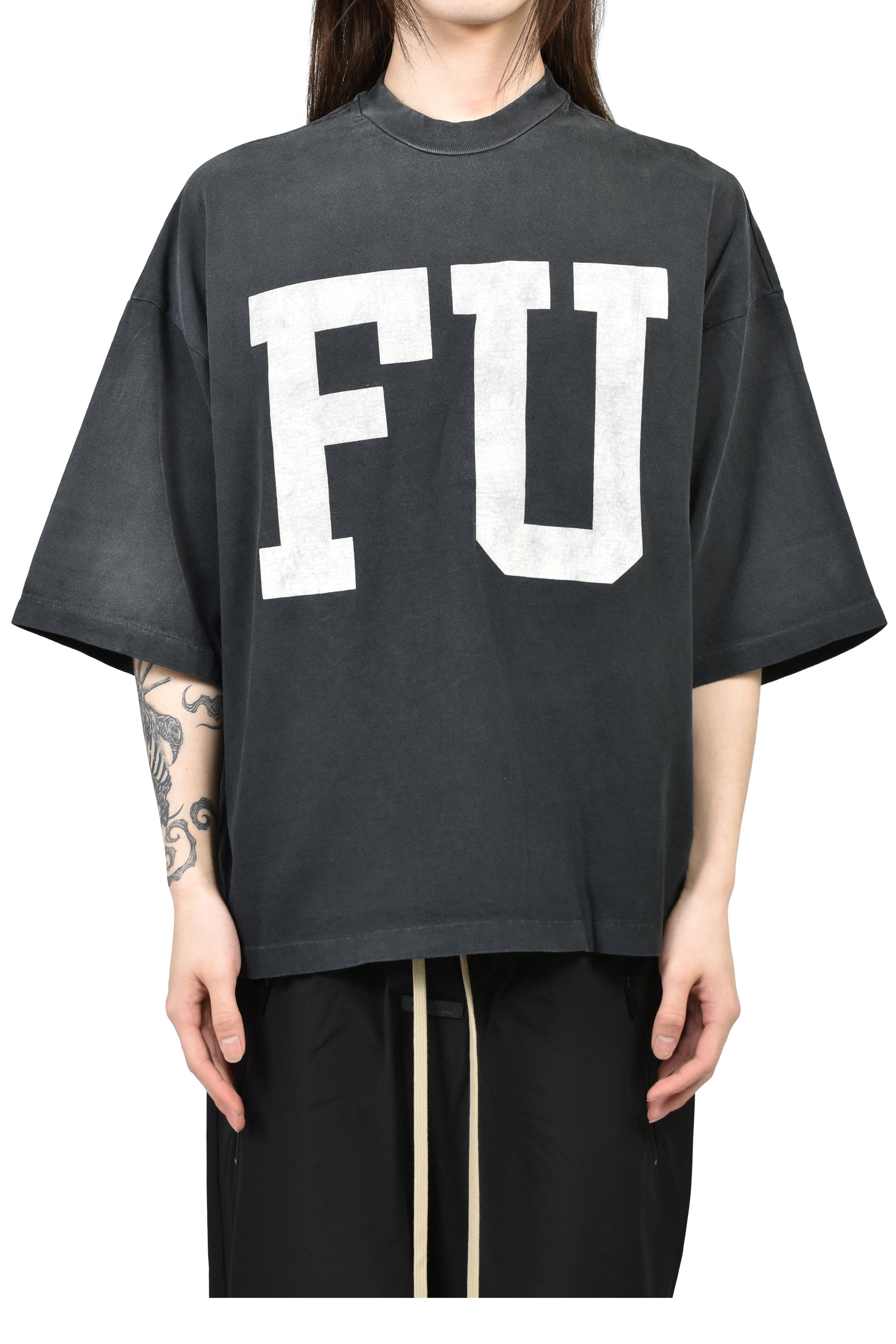 RELAXED "EDUCATE" TEE / BLK