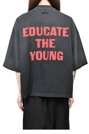 RELAXED "EDUCATE" TEE / BLK
