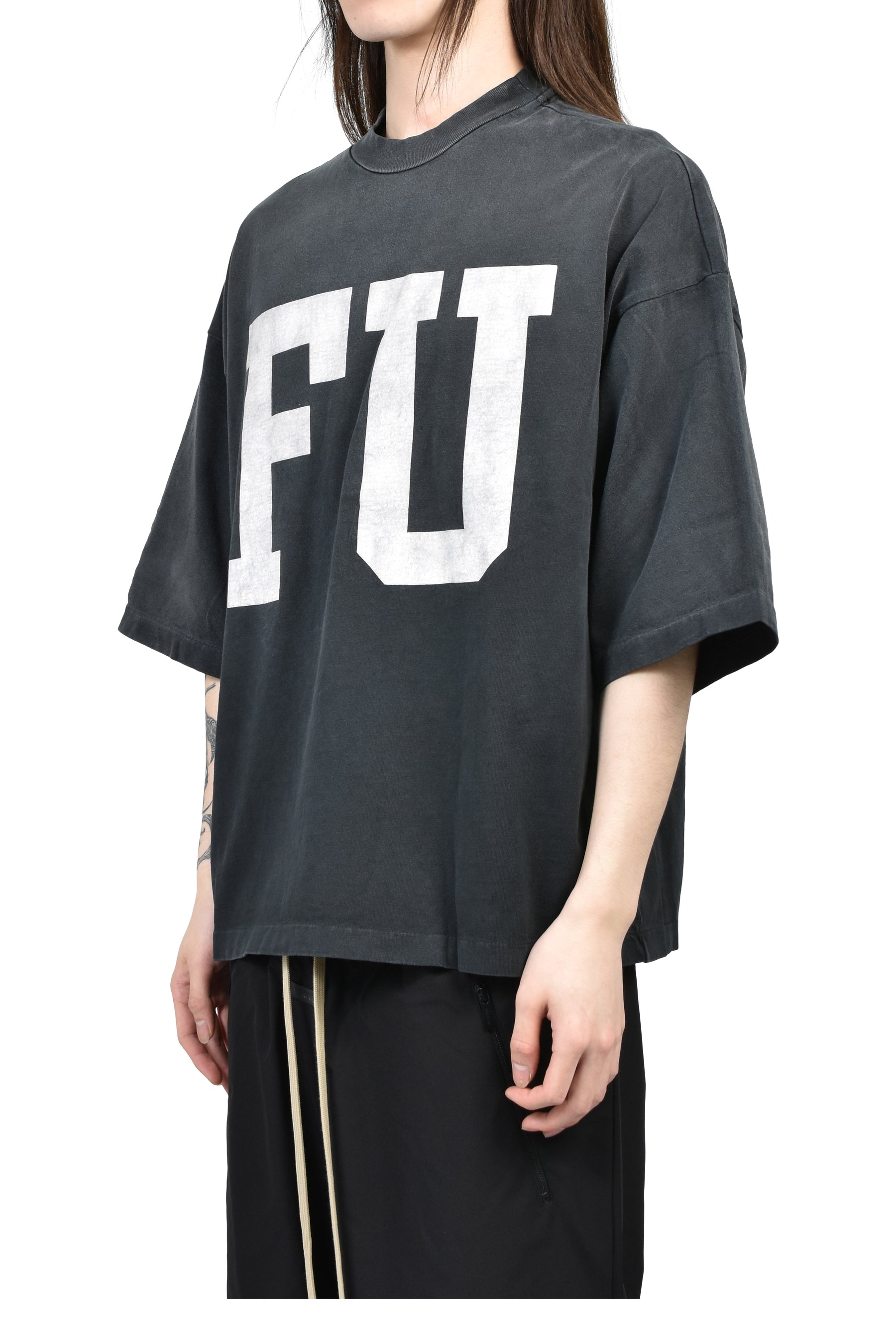 RELAXED "EDUCATE" TEE / BLK