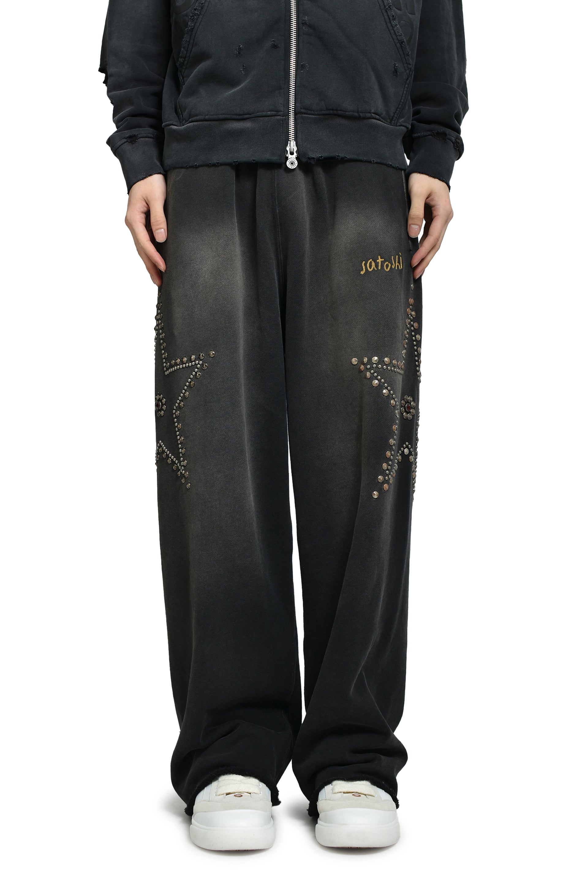 STAR STUDDED SWEATPANT / BLK