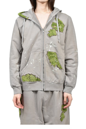 MOSS-GROWN EMBROIDERY HOODIE / GRY
