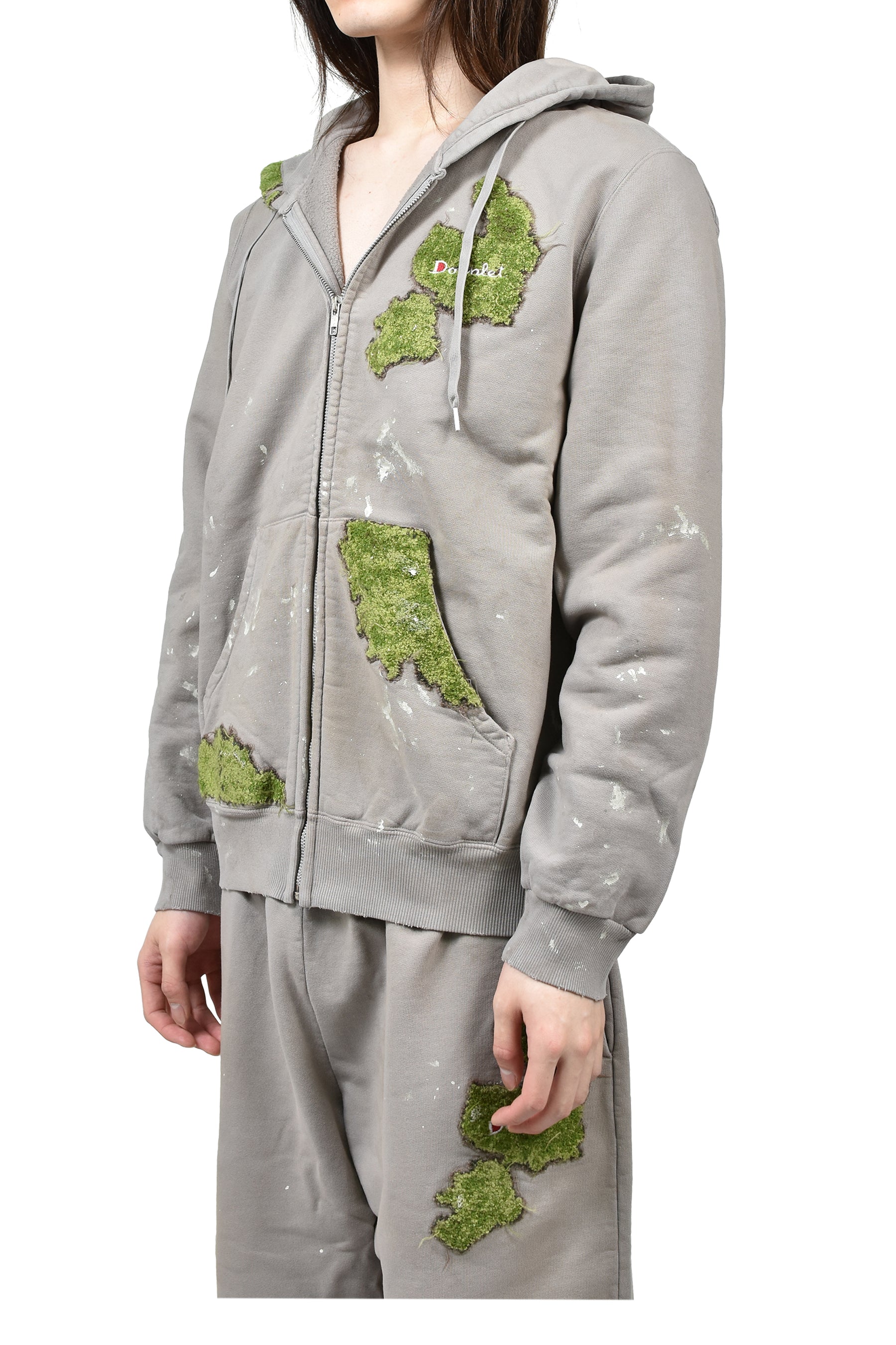 MOSS-GROWN EMBROIDERY HOODIE / GRY