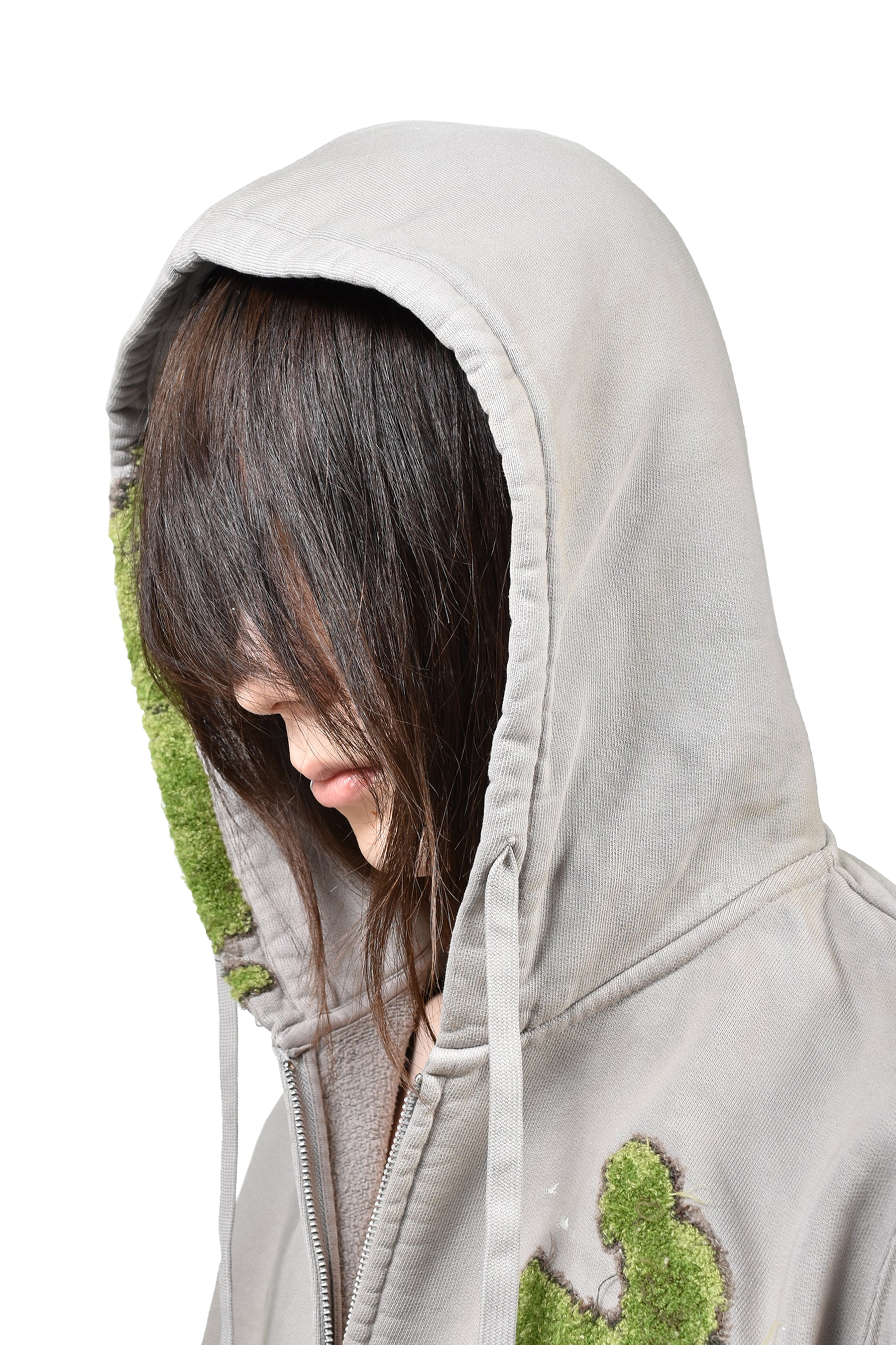 MOSS-GROWN EMBROIDERY HOODIE / GRY