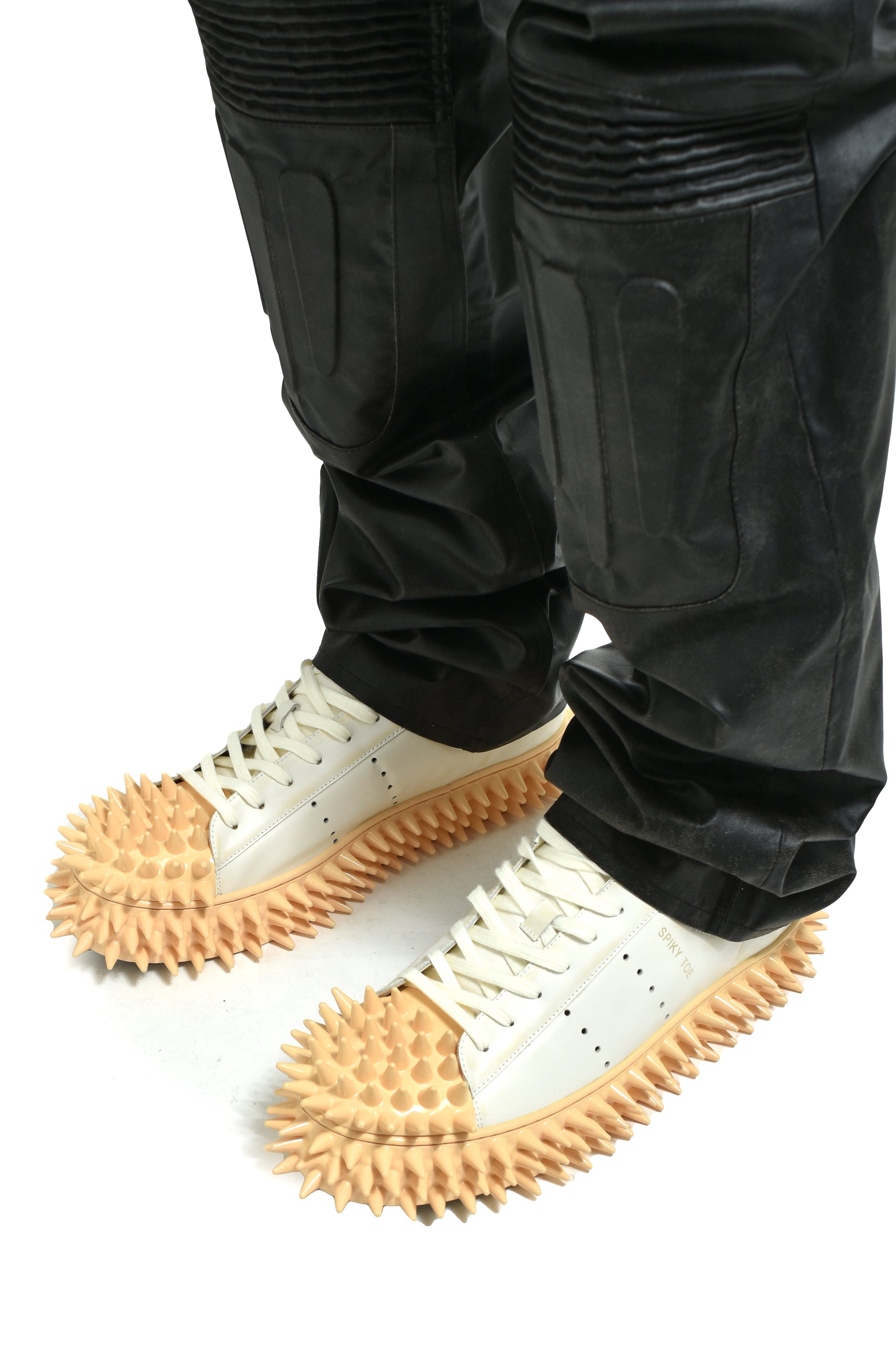 SPIKY LEATHER SNEAKER / WHT