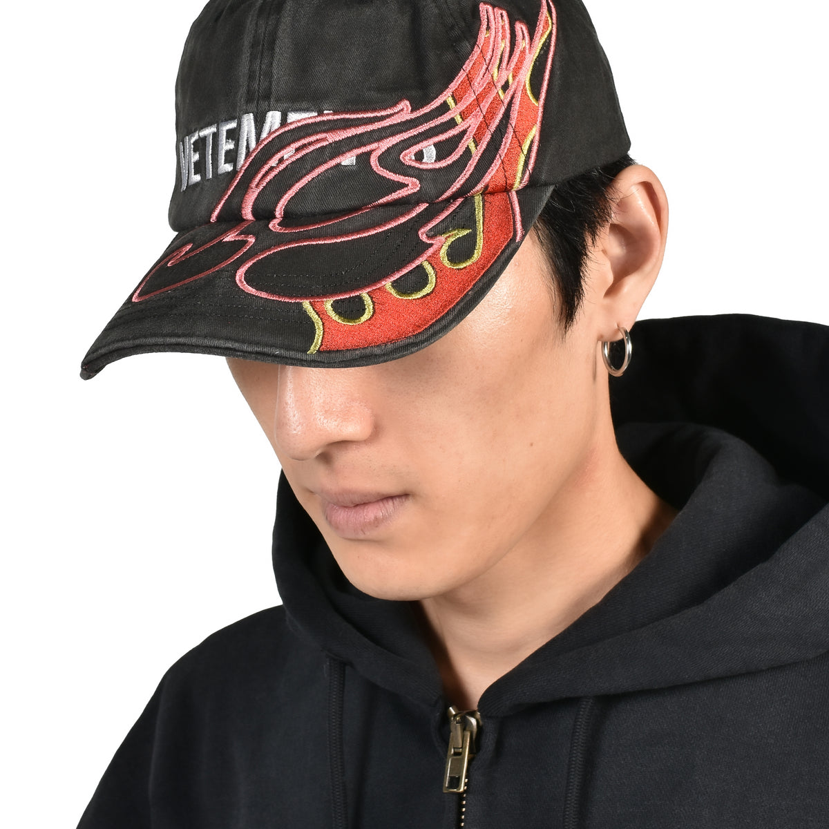 VETEMENTS FW26 FLAME LOGO CAP / BLK - NUBIAN
