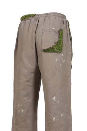 MOSS-GROWN EMBROIDERY SWEAT PANTS / GRY